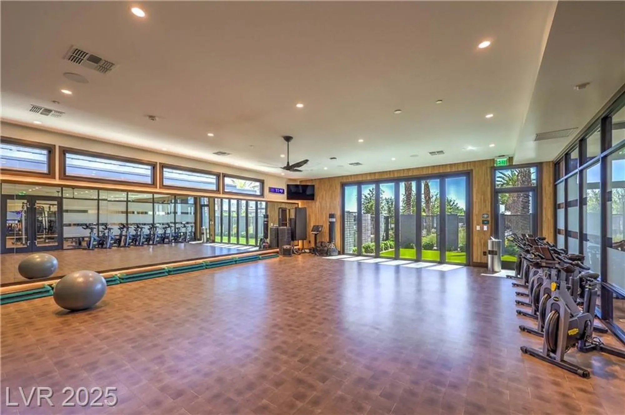 Property Slideshow image 38 of 52 | 9584 sard ln, Las Vegas, NV, 89143