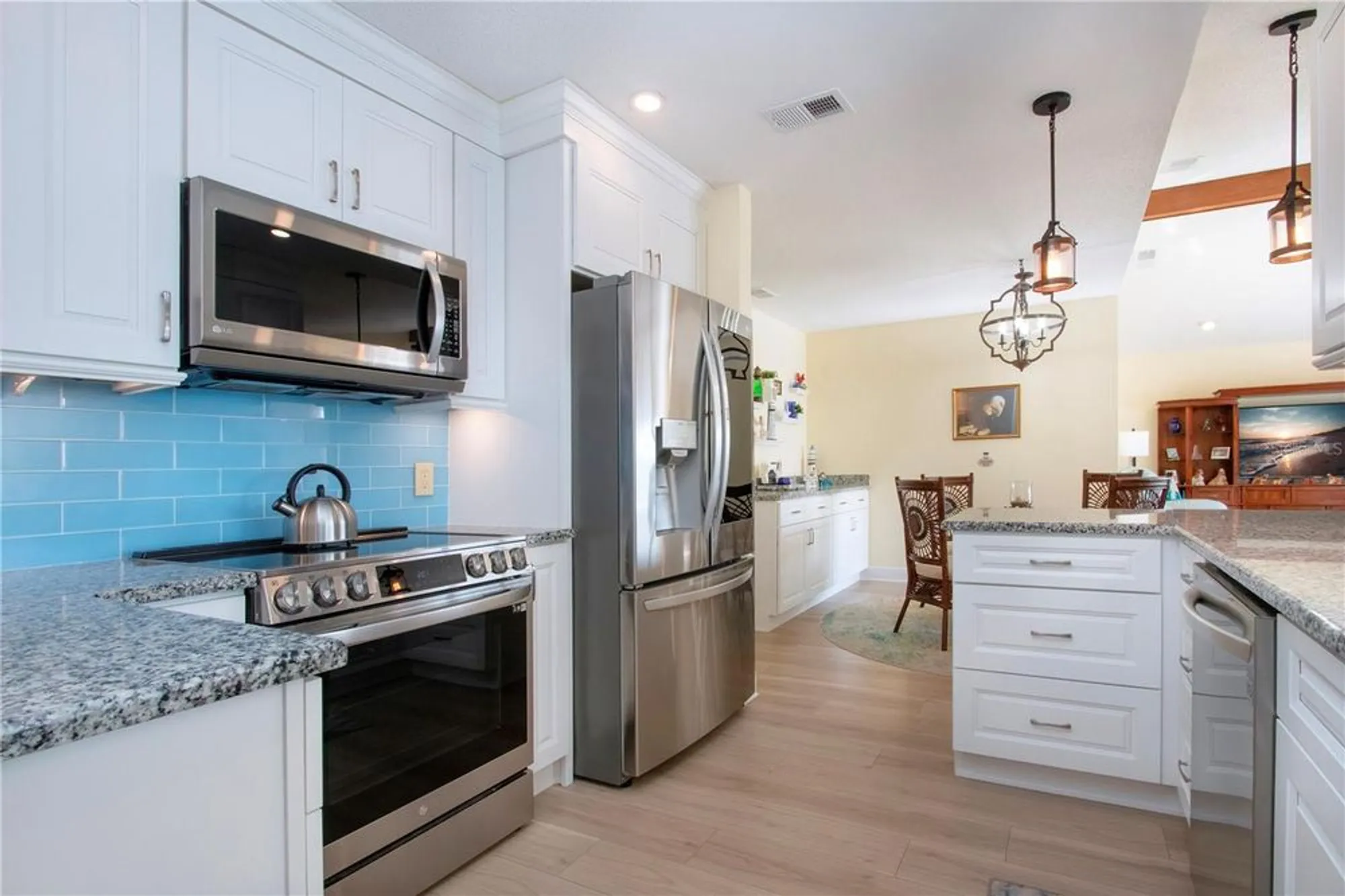 Property Slideshow image 23 of 69 | 2016 east view dr, Sun City Center, FL, 33573