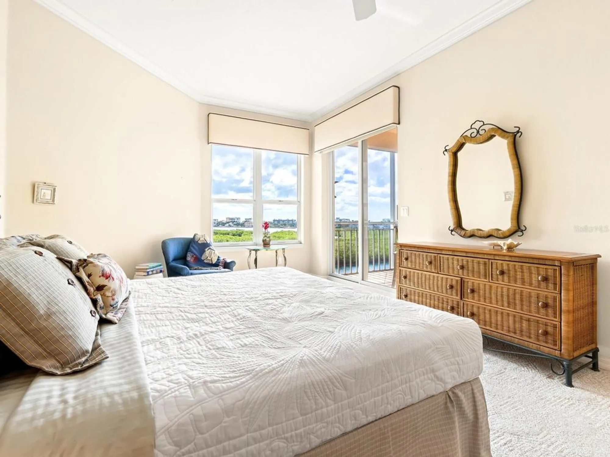 Property Slideshow image 16 of 38 | 5440 eagles point cir 405, Sarasota, FL, 34231