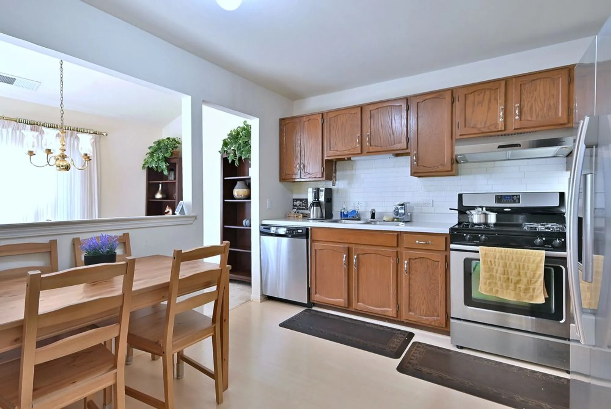 Property Slideshow image 14 of 27 | 509 aberdeen ln c, Prospect Heights, IL, 60070