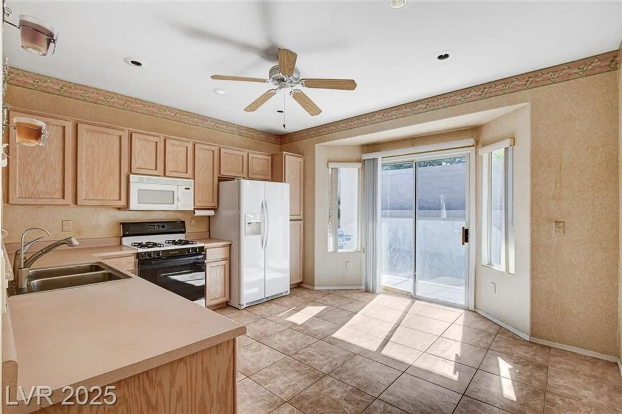 Property Slideshow image 11 of 32 | 2507 libretto ave, Henderson, NV, 89052