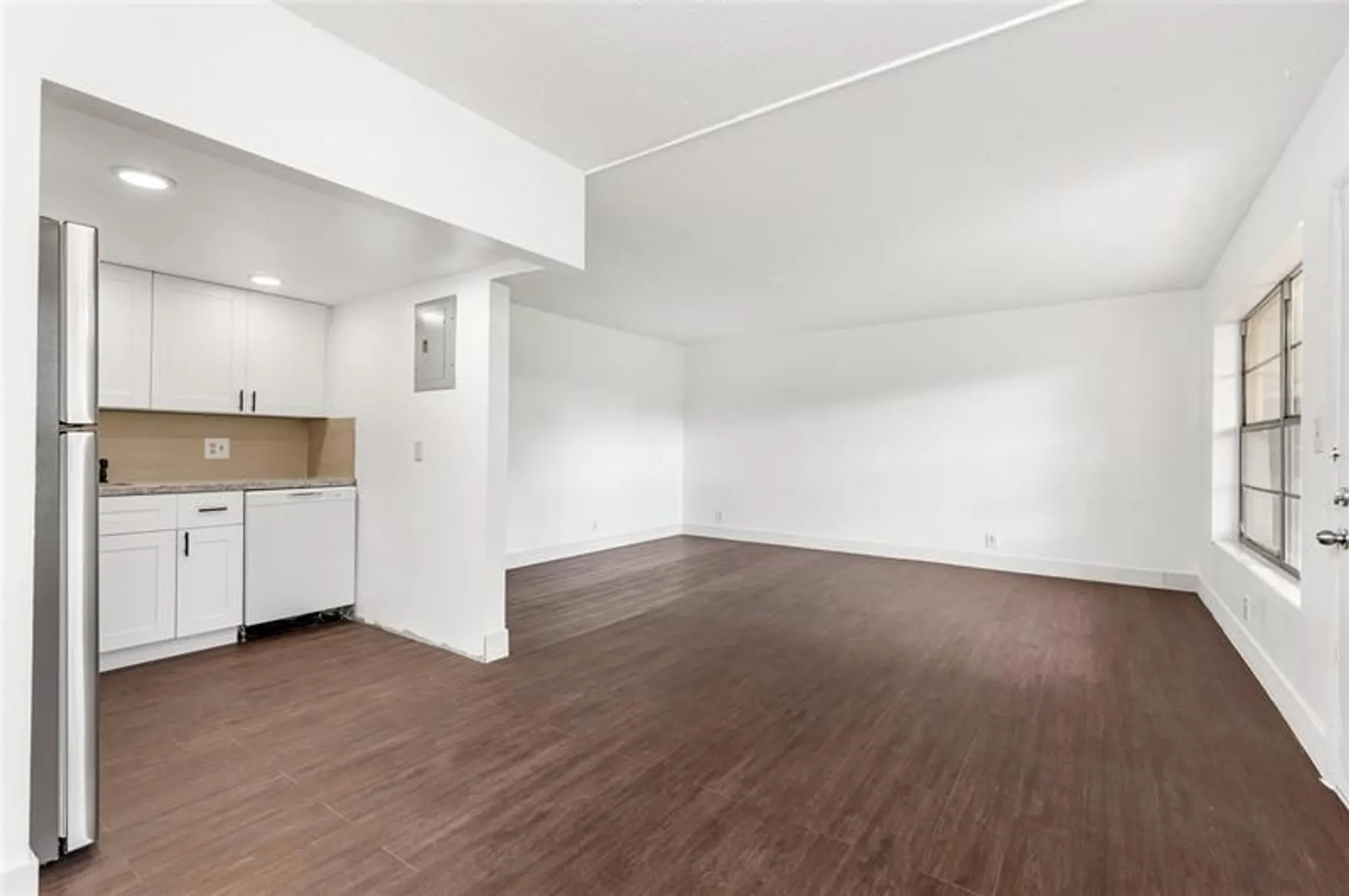 Property Slideshow image 5 of 39 | 3081 nw 47th ter 107, Lauderdale Lakes, FL, 33313