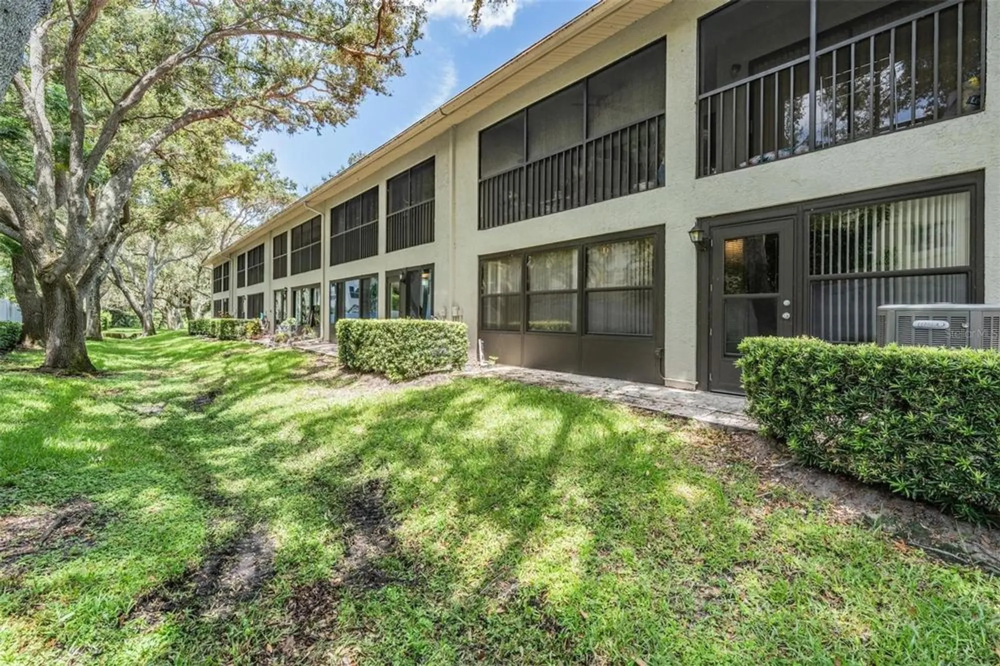 Property Slideshow image 29 of 35 | 2020 lakeview dr 102, Clearwater, FL, 33763