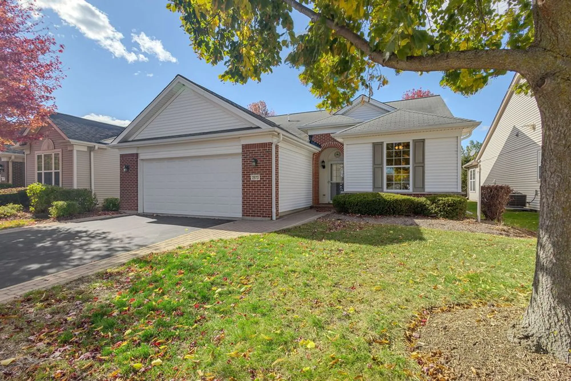 Property Slideshow image 1 of 26 | 2573 venetian ln, Elgin, IL, 60124