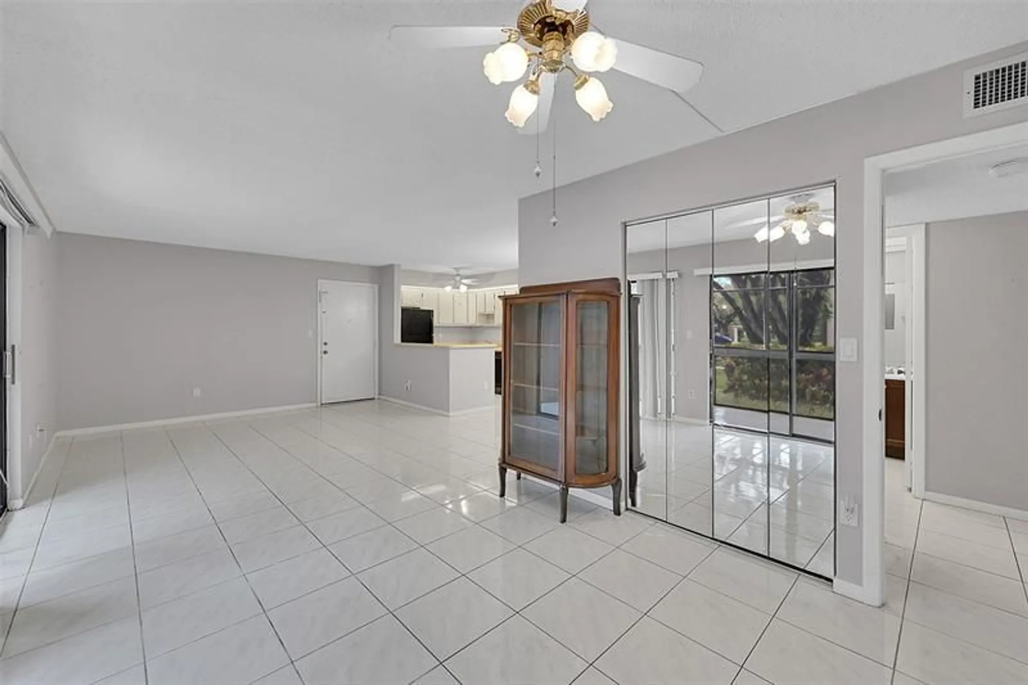 Property Slideshow image 8 of 33 | 9968 n belfort cir 108, Tamarac, FL, 33321