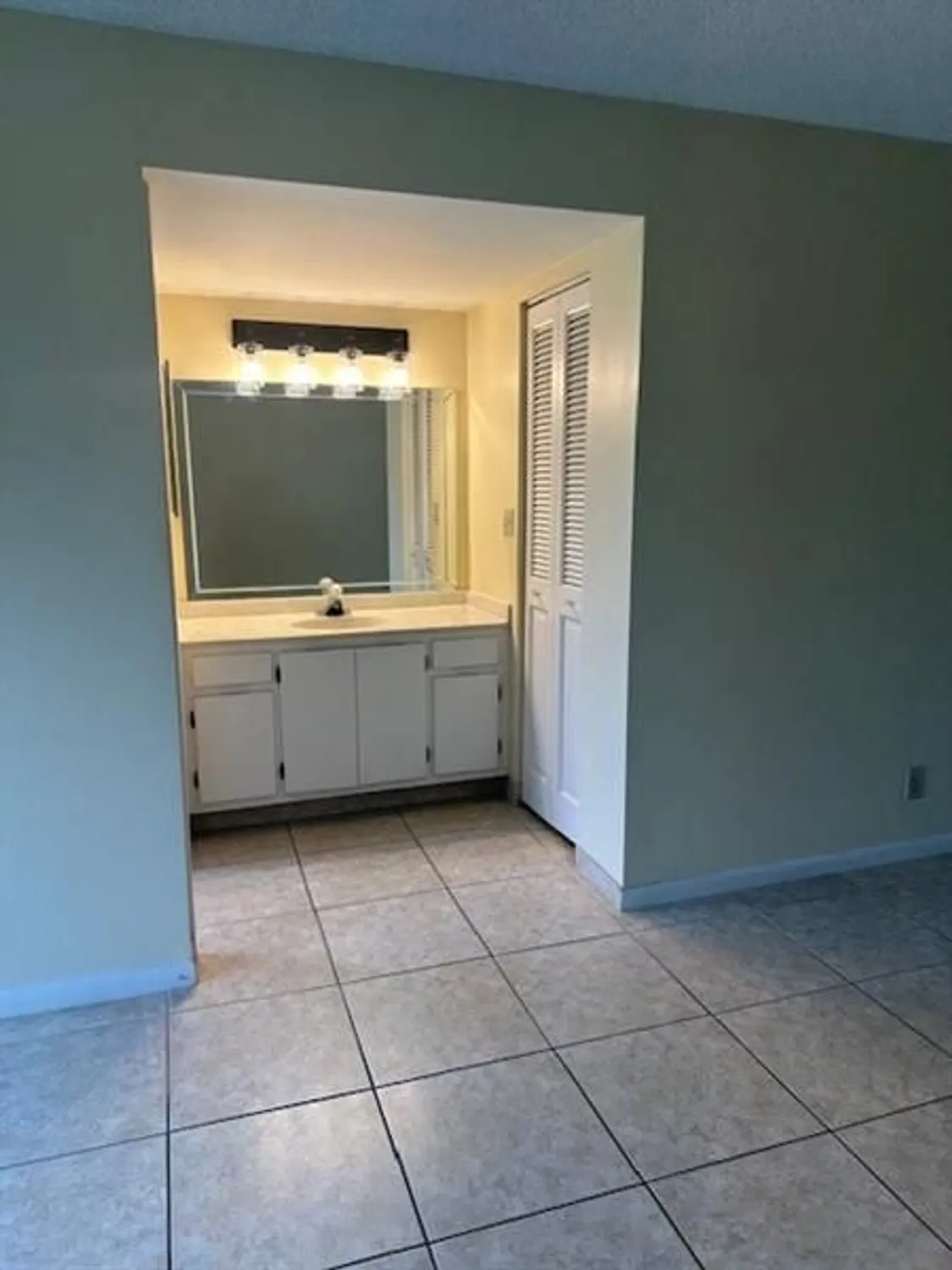 Property Slideshow image 13 of 22 | 8050 w mcnab rd 210, Tamarac, FL, 33321