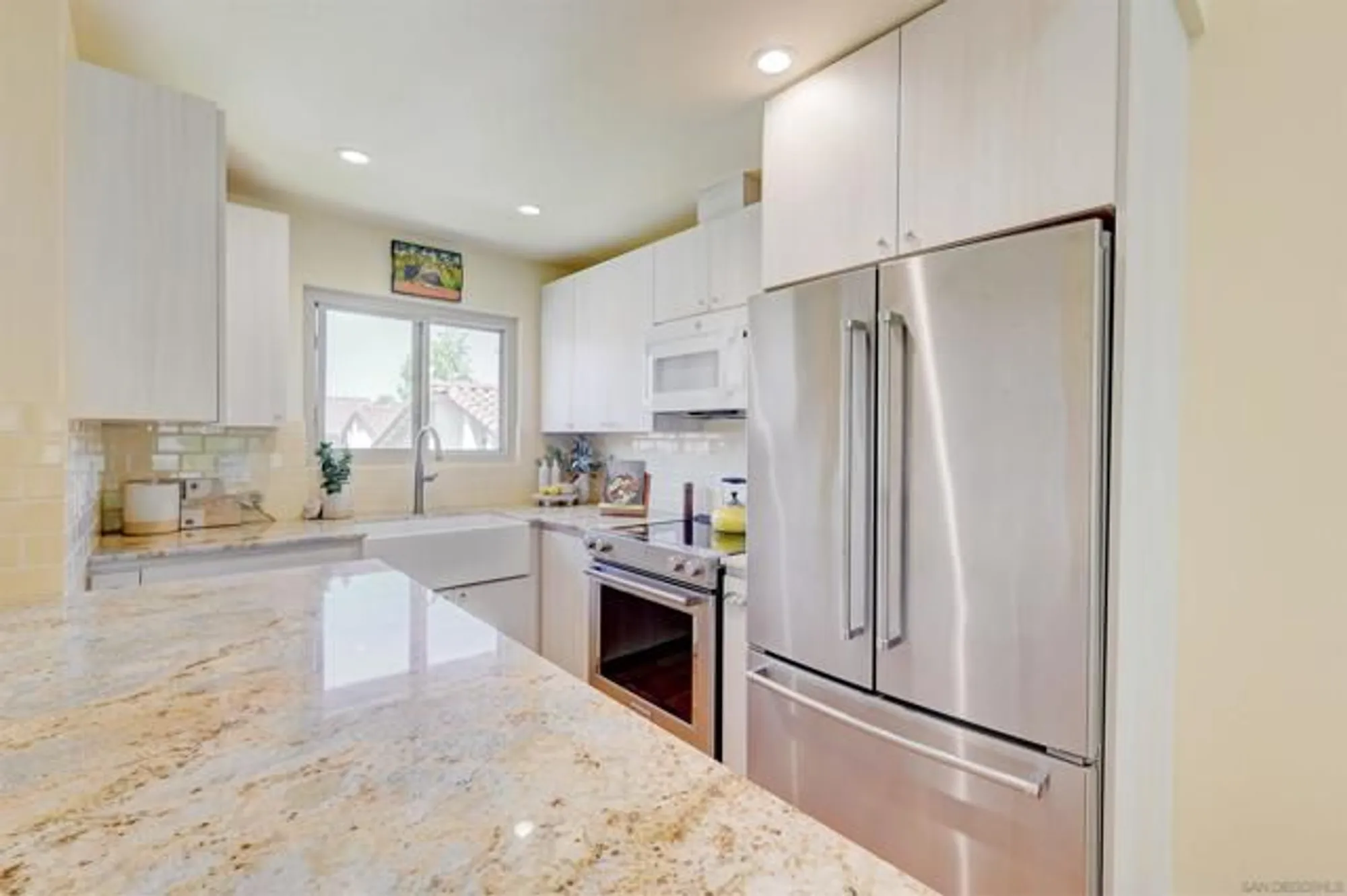 Property Slideshow image 13 of 48 | 1982 fairlee dr, Encinitas, CA, 92024