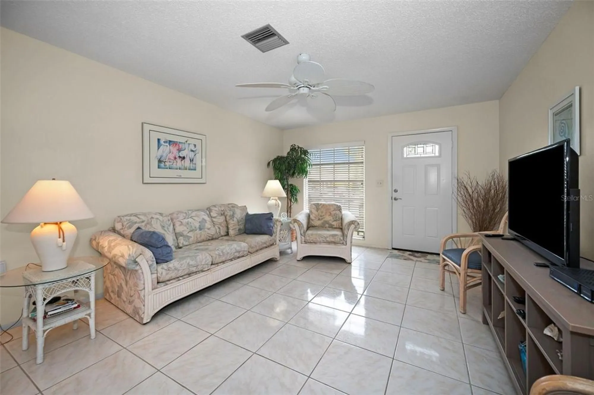 Property Slideshow image 4 of 50 | 1055 loch haven dr, Dunedin, FL, 34698