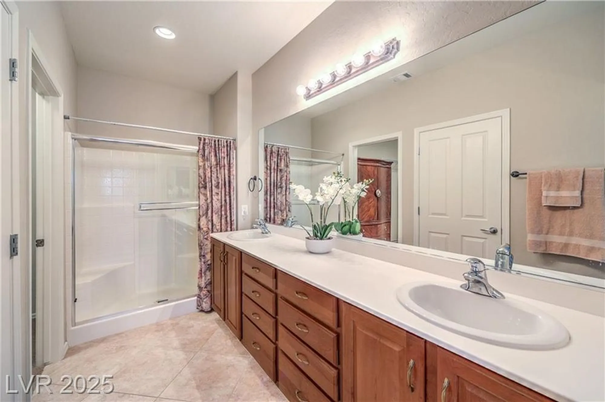 Property Slideshow image 16 of 44 | 7617 fieldfare dr, North Las Vegas, NV, 89084