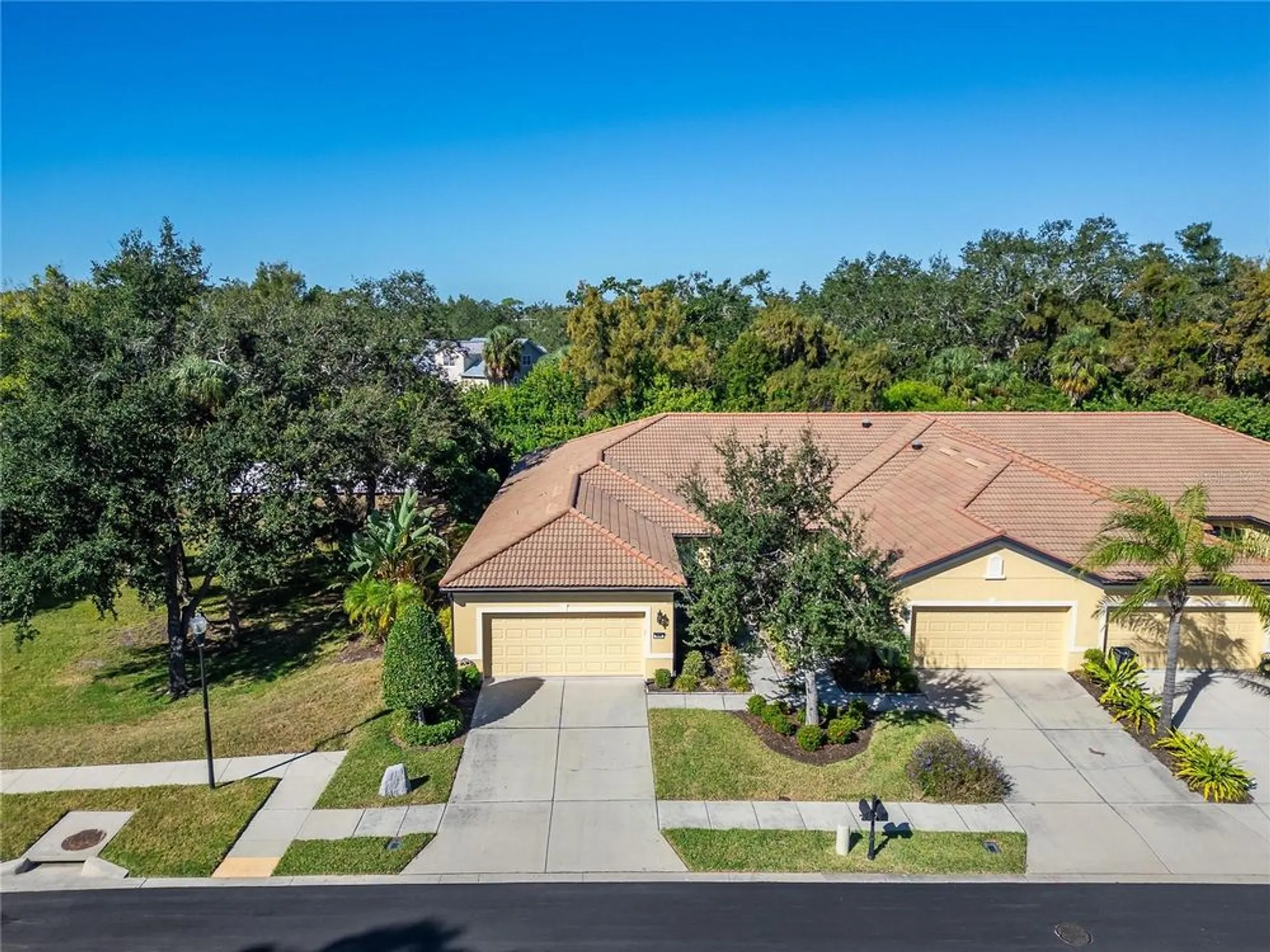 Property Slideshow image 63 of 72 | 420 cedar falls dr, Apollo Beach, FL, 33572