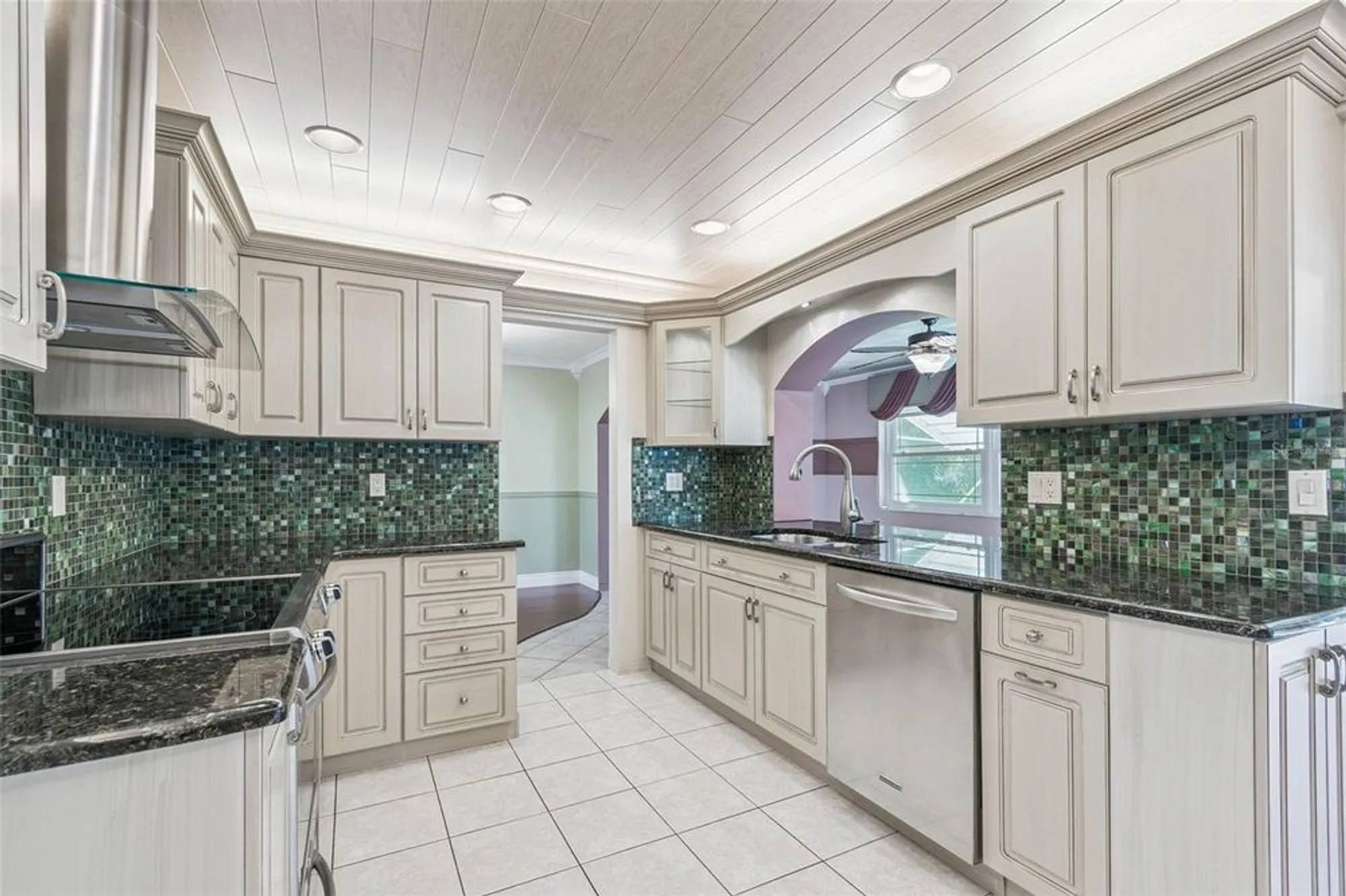 Property Slideshow image 9 of 31 | 9548 141st st, Seminole, FL, 33776