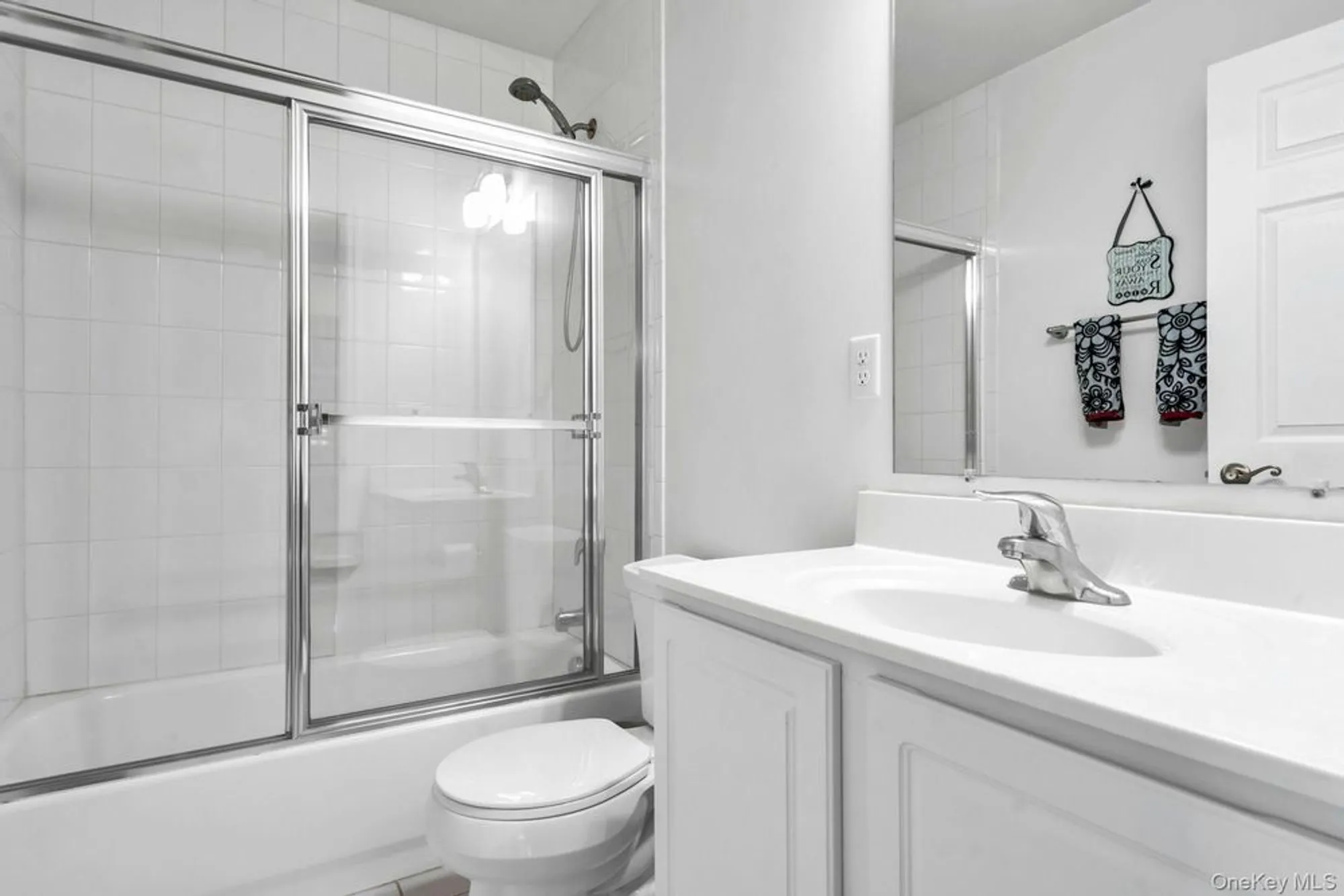 Property Slideshow image 14 of 24 | 1120 willow ln, Valley Stream, NY, 11580