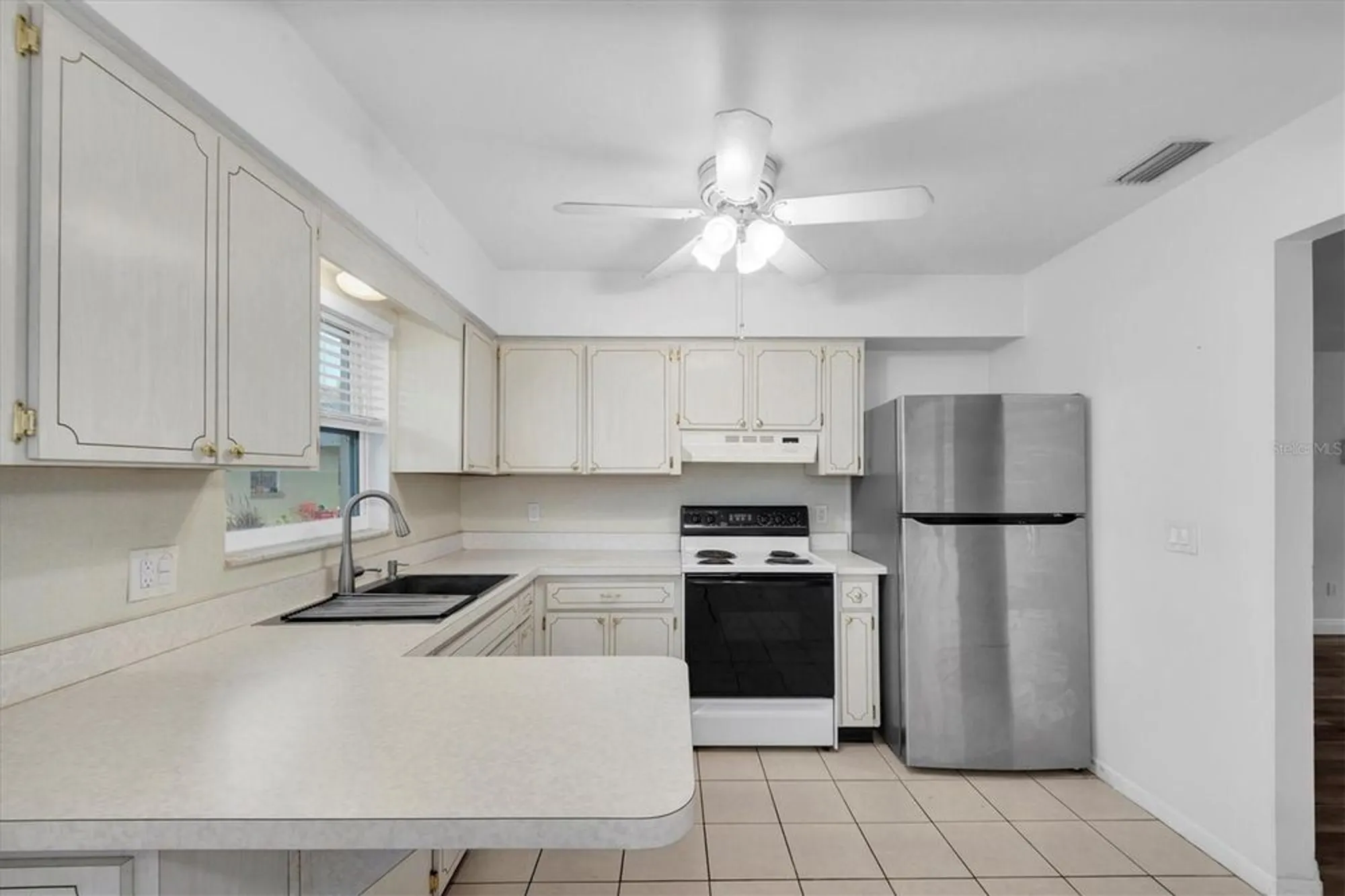 Property Slideshow image 11 of 27 | 8350 burgundy dr, Pinellas Park, FL, 33781