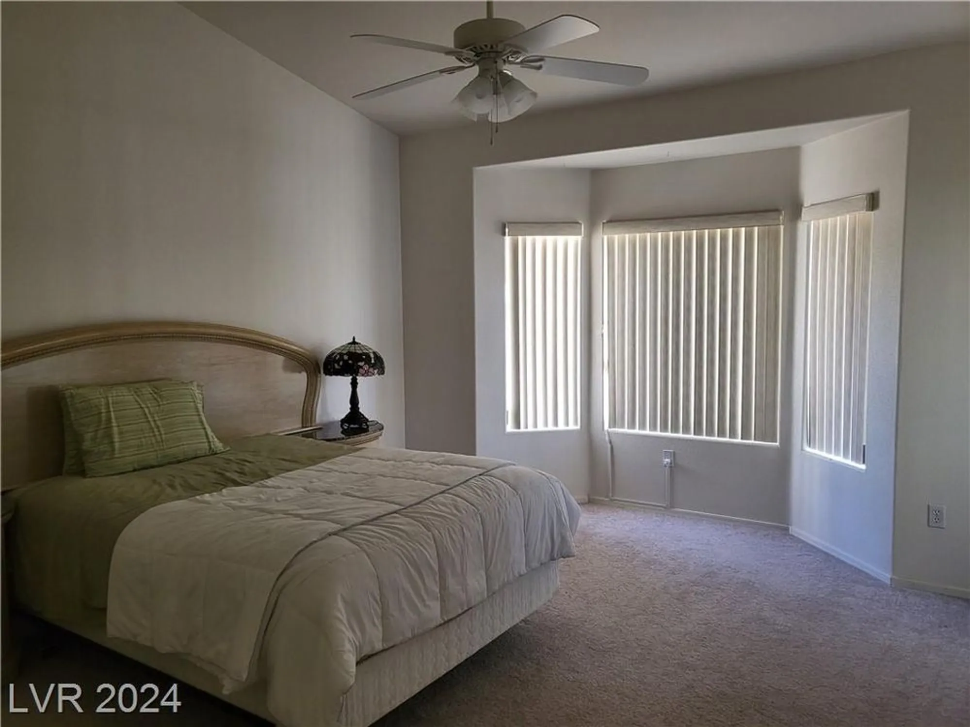 Property Slideshow image 14 of 17 | 9916 villa ridge dr, Las Vegas, NV, 89134