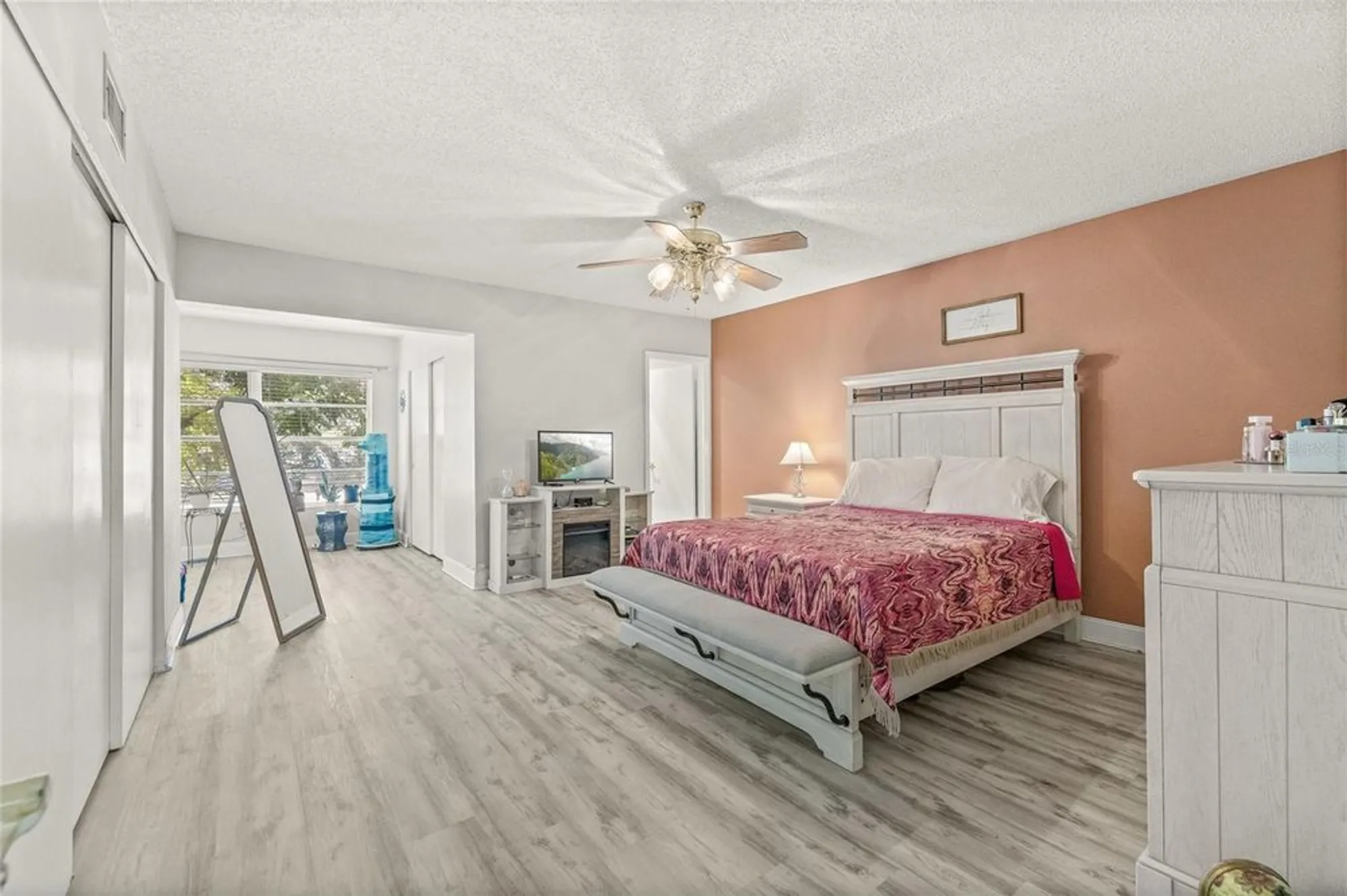 Property Slideshow image 18 of 42 | 2416 world parkway blvd 26, Clearwater, FL, 33763