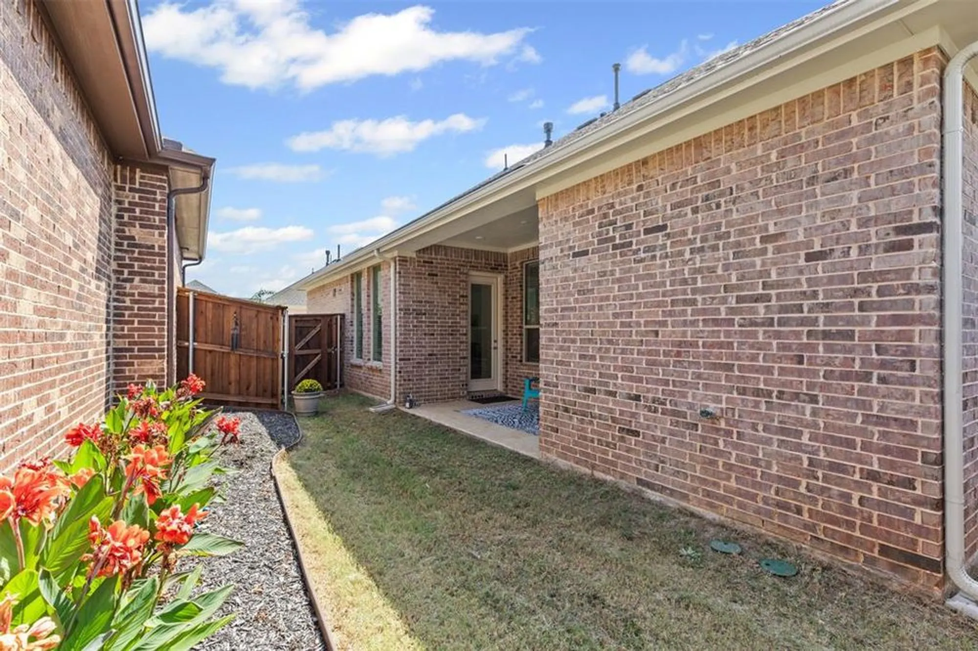 Property Slideshow image 27 of 30 | 4747 kings garden pkwy, Arlington, TX, 76005