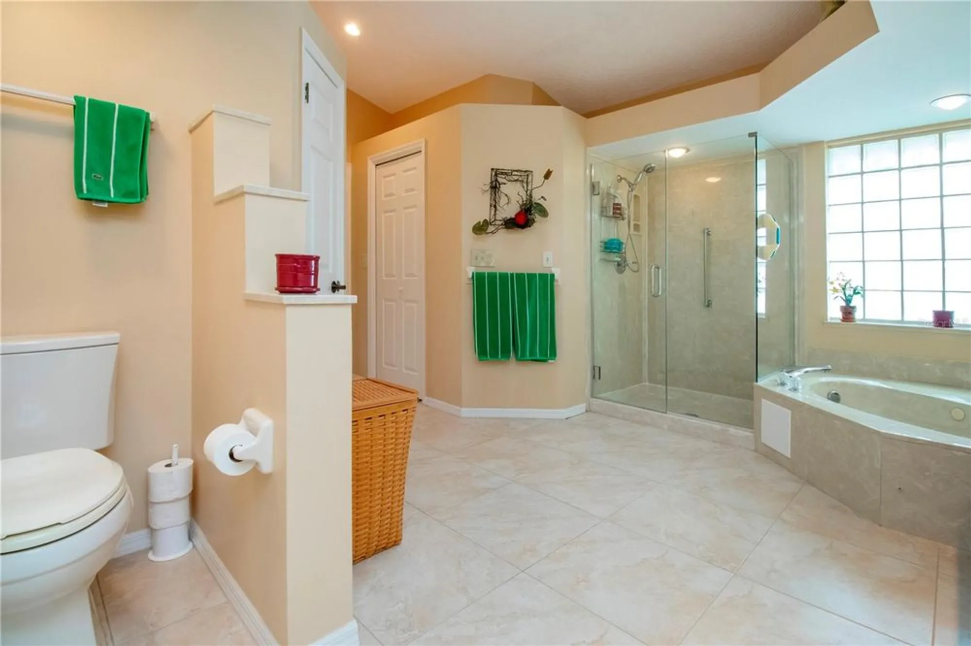 Property Slideshow image 30 of 61 | 2039 berry roberts dr, Sun City Center, FL, 33573