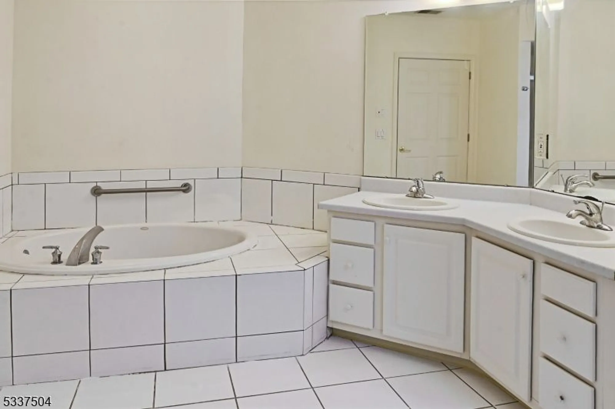 Property Slideshow image 10 of 28 | 204 cleveland ln, Rockaway Boro, NJ, 07866