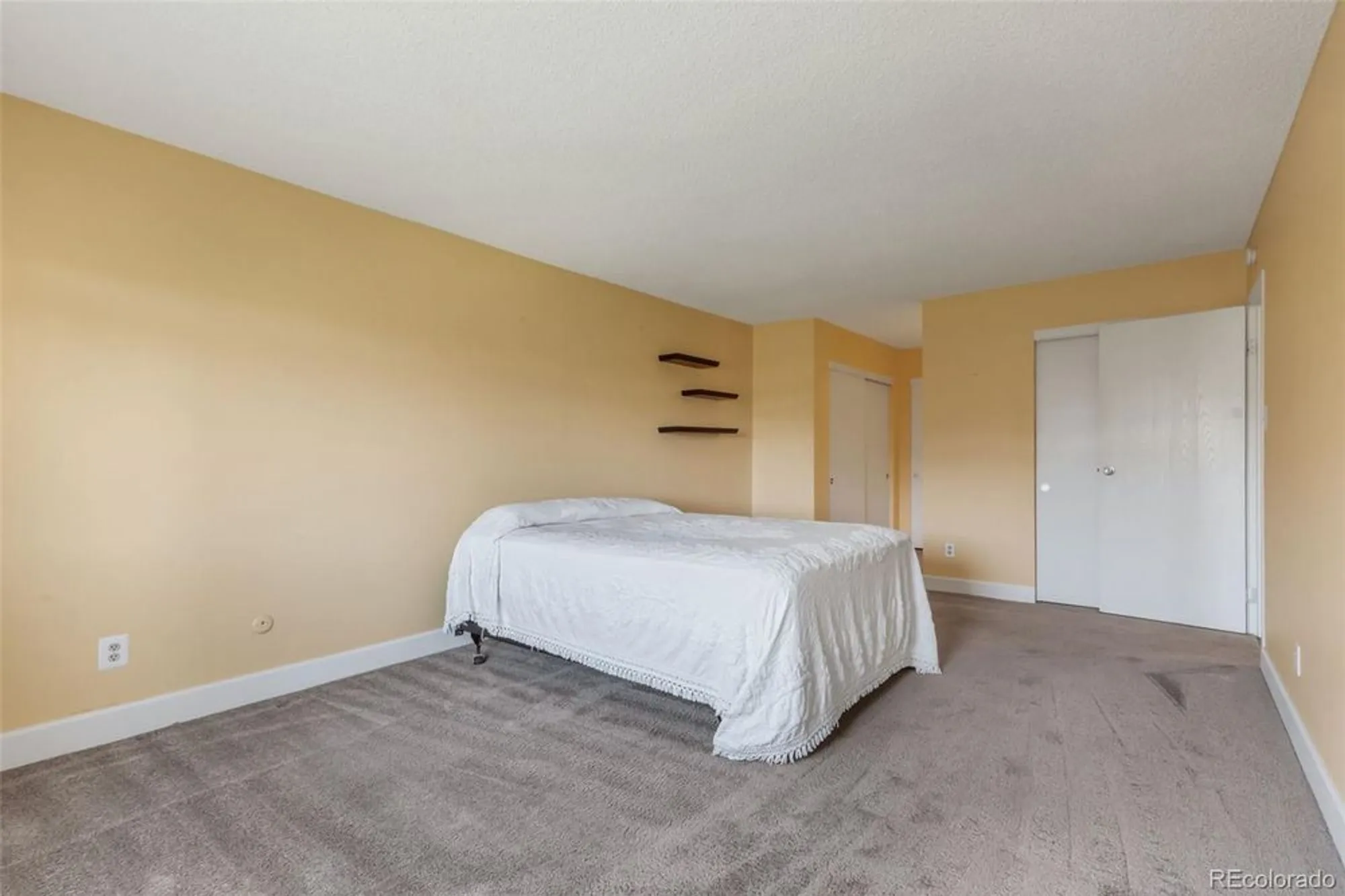 Property Slideshow image 14 of 45 | 14102 e linvale pl apt 403, Aurora, CO, 80014