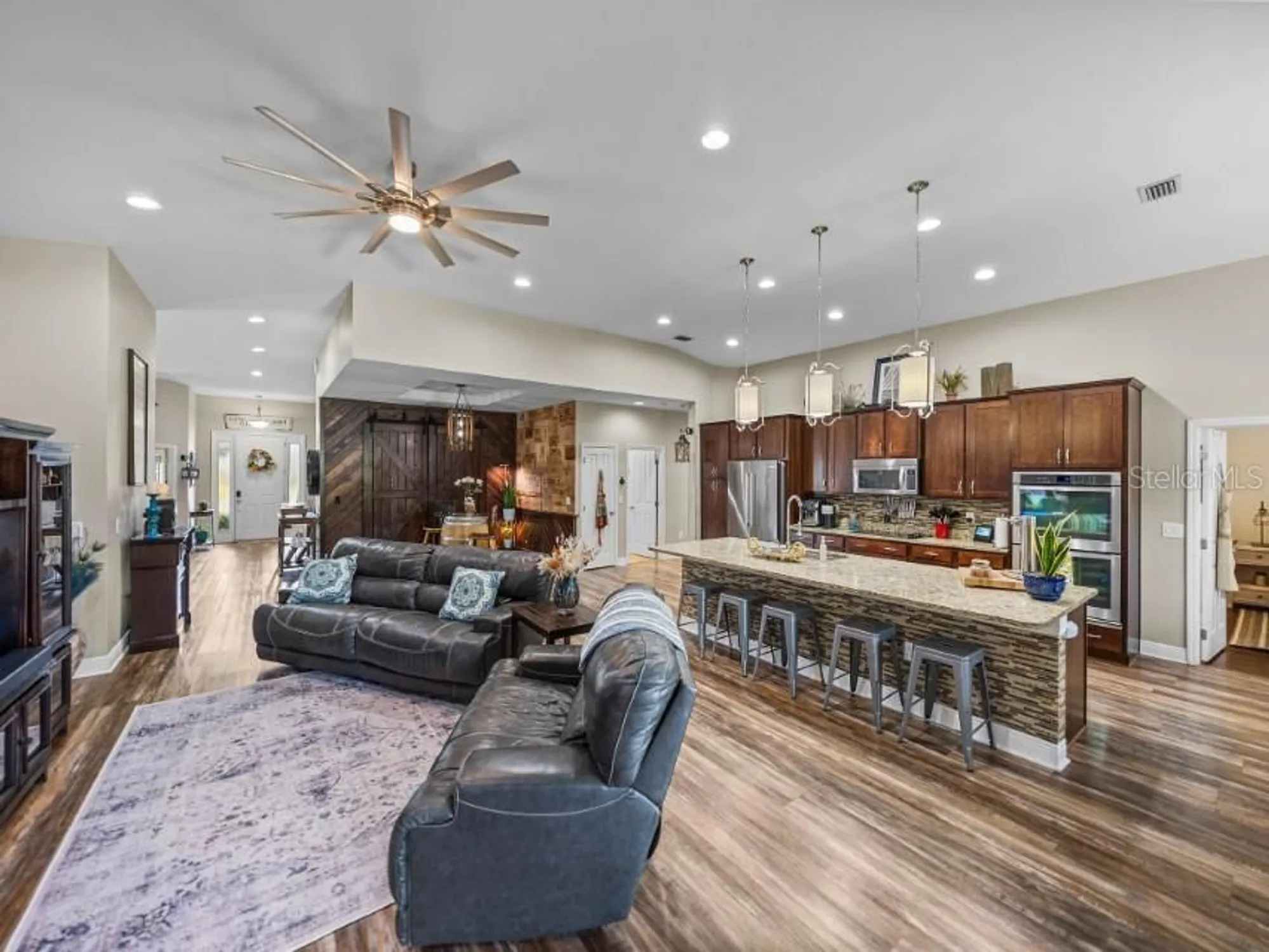 Property Slideshow image 17 of 59 | 13302 trailing moss dr, Dade City, FL, 33525