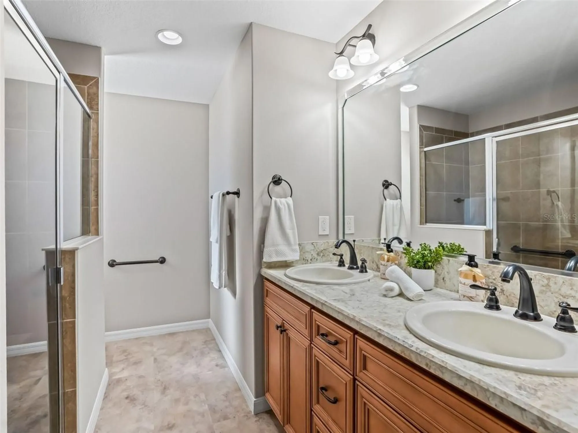 Property Slideshow image 20 of 37 | 828 silver oak ave, Lady Lake, FL, 32159