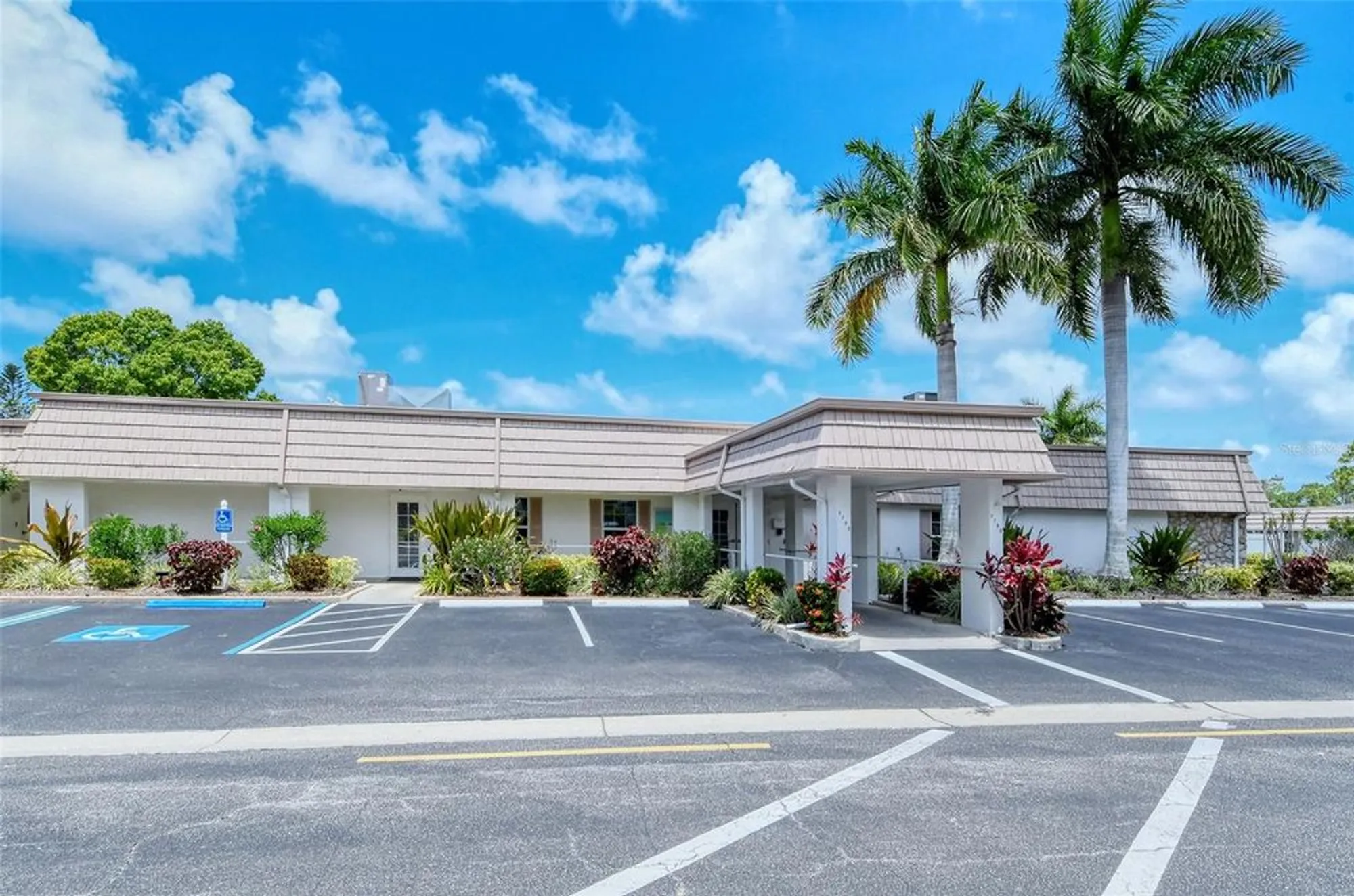 Property Slideshow image 32 of 47 | 5474 riverbluff cir v35, Sarasota, FL, 34231