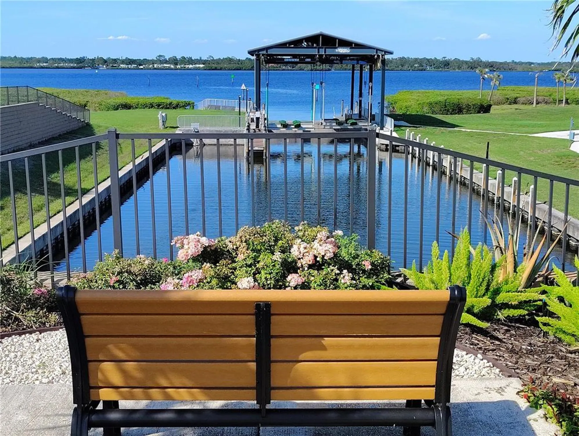 Property Slideshow image 53 of 84 | 1264 riverscape st b, Bradenton, FL, 34208