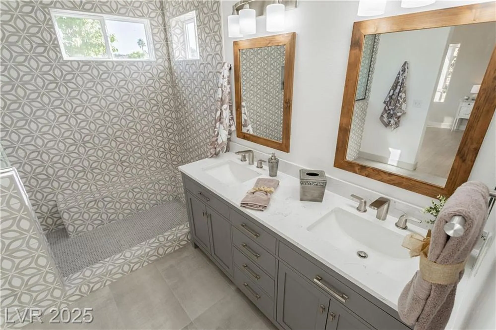 Property Slideshow image 11 of 72 | 2589 evansville ave, Henderson, NV, 89052
