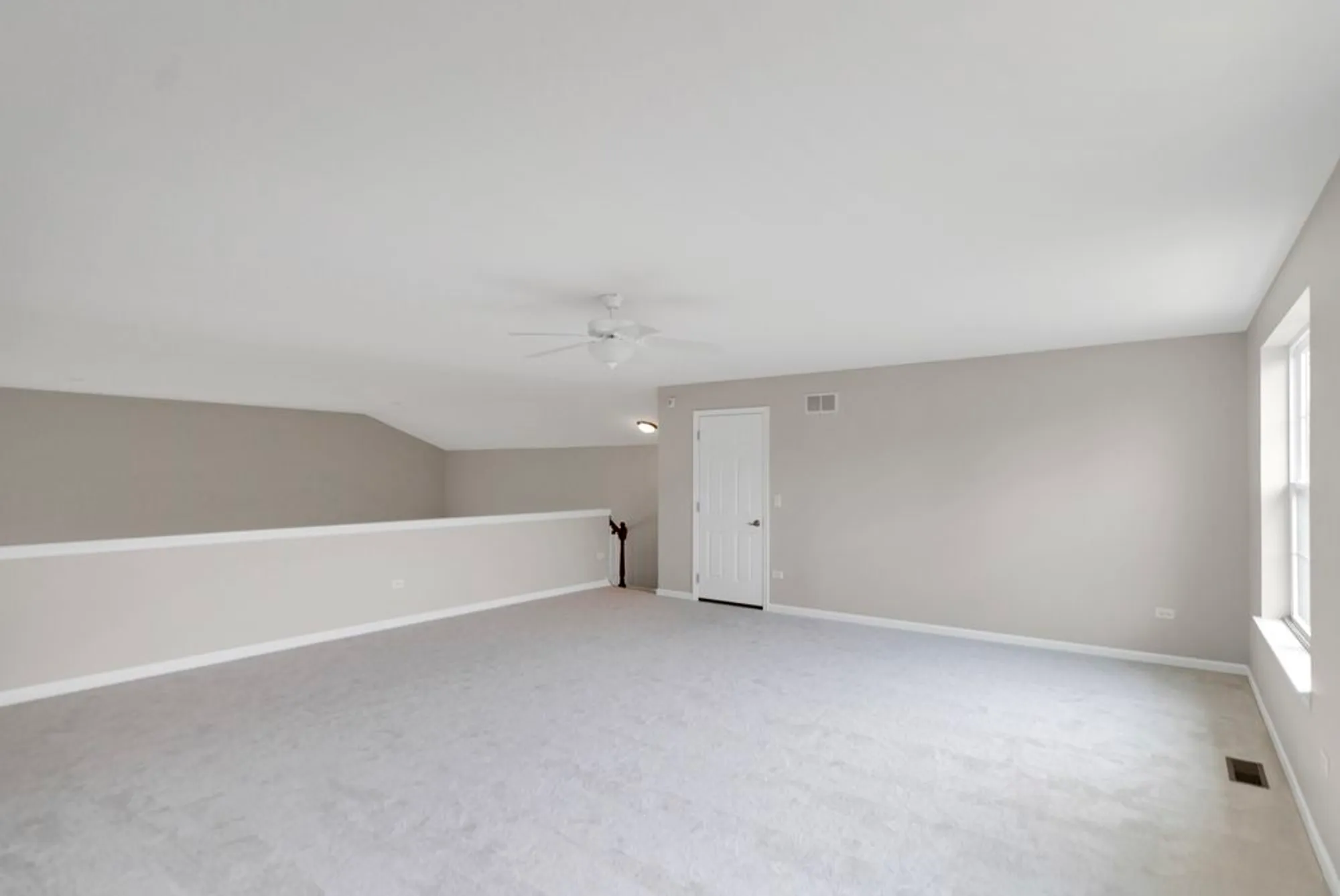 Property Slideshow image 28 of 43 | 3848 valhalla dr, Elgin, IL, 60124