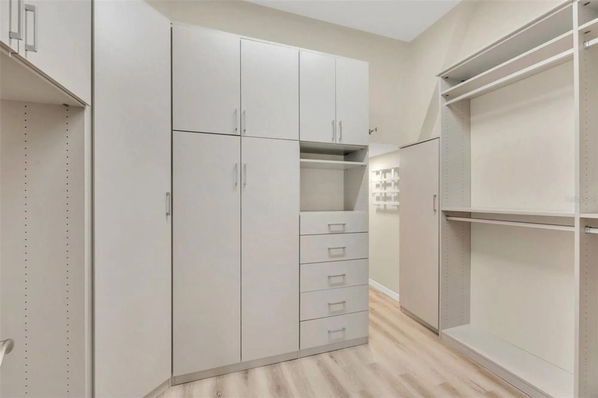 Property Slideshow image 24 of 66 | 1719 starling dr # 1719, Sarasota, FL, 34231