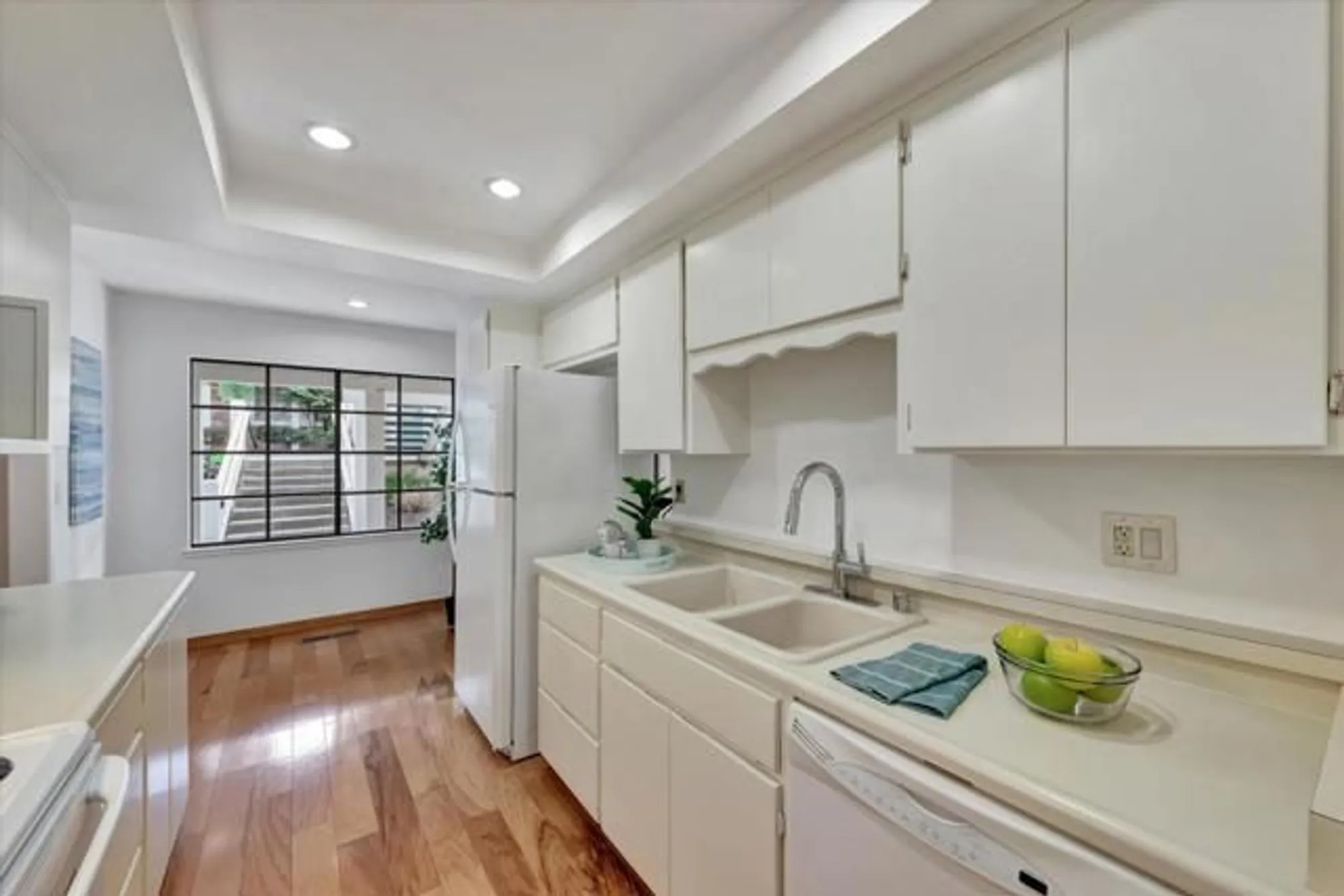 Property Slideshow image 11 of 37 | 5302 cribari hts, San Jose, CA, 95135