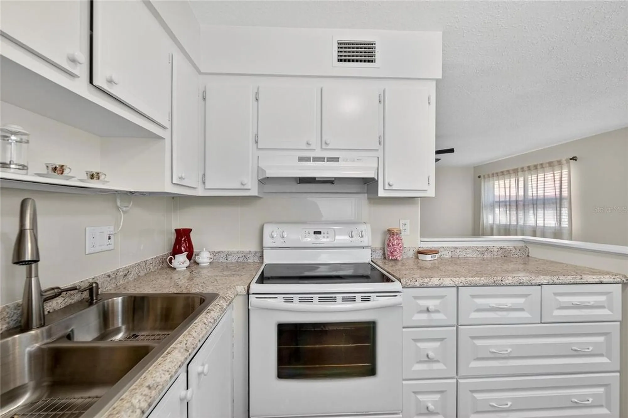 Property Slideshow image 7 of 28 | 1802 bedford ln 12, Sun City Center, FL, 33573