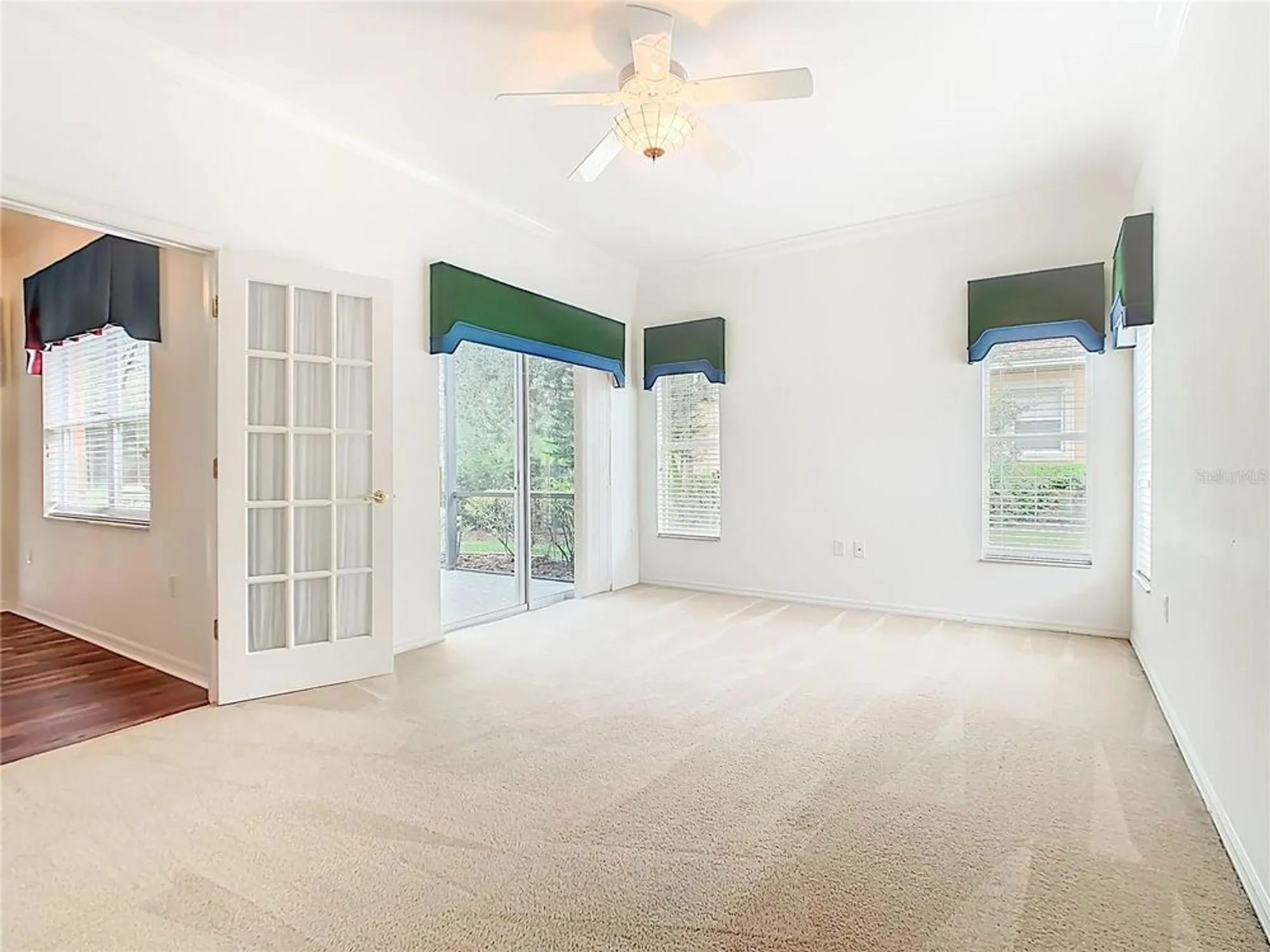 Property Slideshow image 21 of 50 | 525 shorehaven dr, Poinciana, FL, 34759