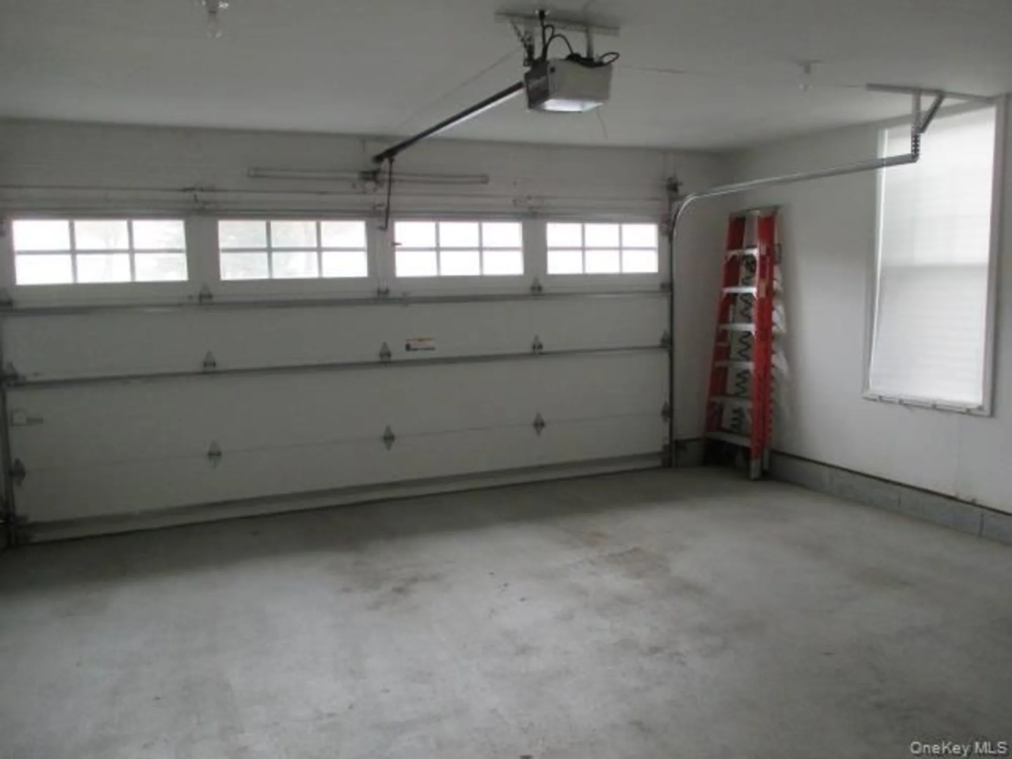 Property Slideshow image 19 of 20 | 177 melody ct, Eastport, NY, 11941