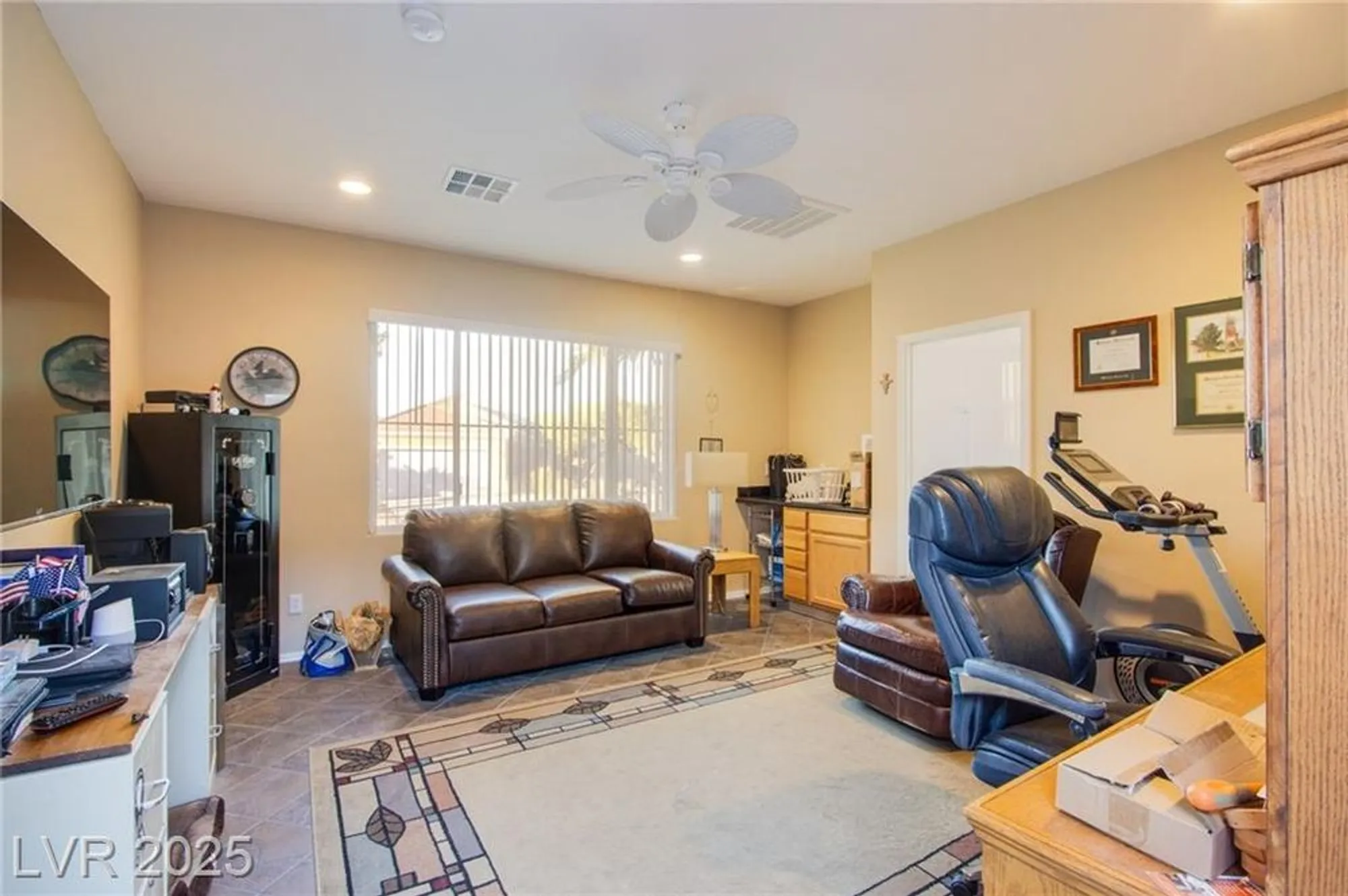 Property Slideshow image 9 of 31 | 2581 evansville ave, Henderson, NV, 89052