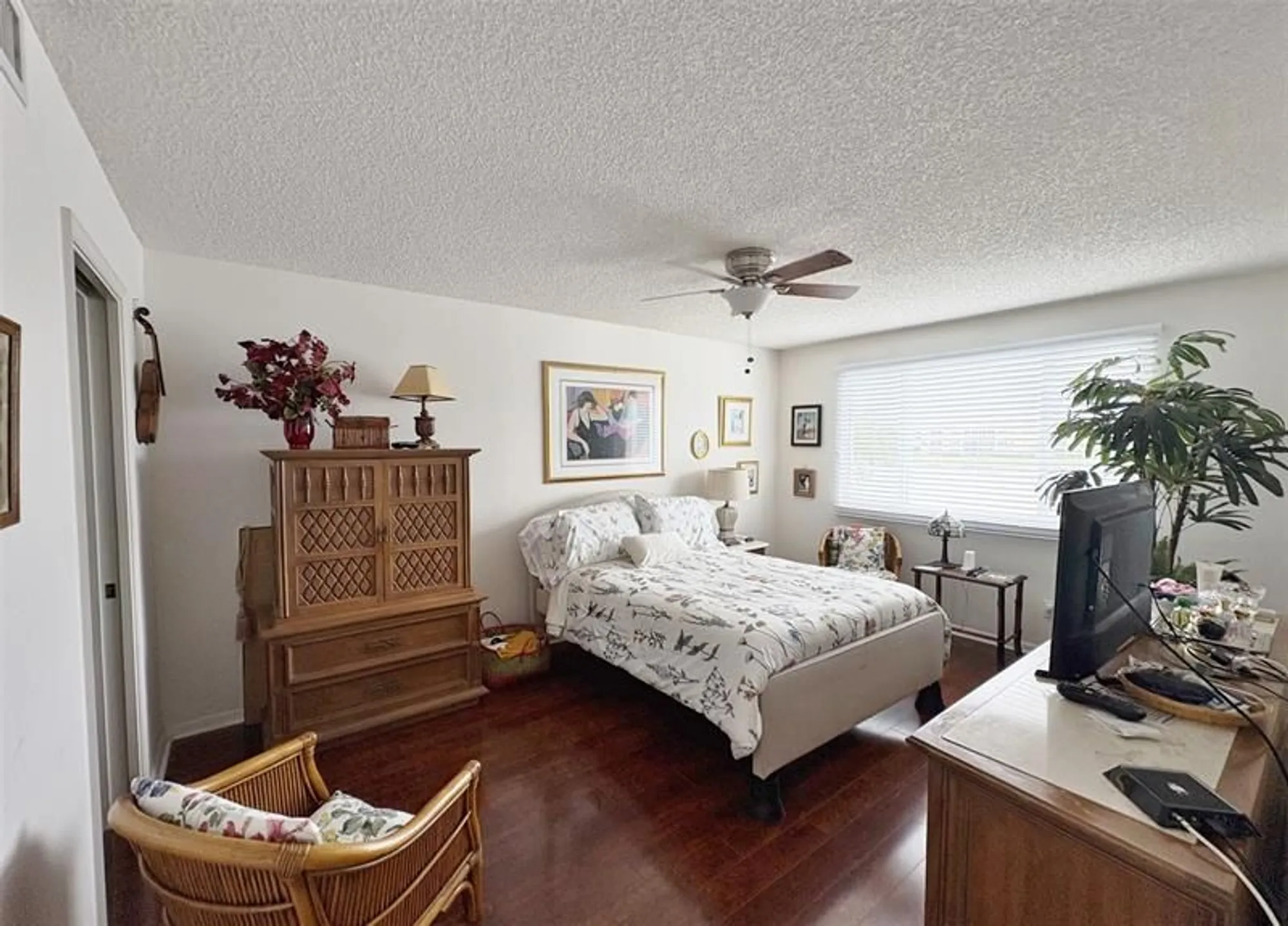 Property Slideshow image 4 of 6 | 7350 n devon dr 204, Tamarac, FL, 33321