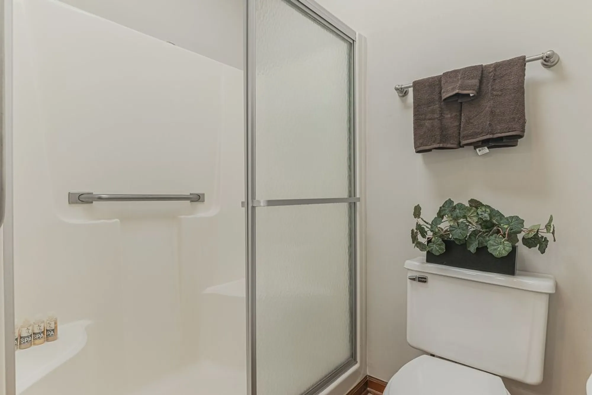 Property Slideshow image 27 of 41 | 9 derby ct, Grayslake, IL, 60030