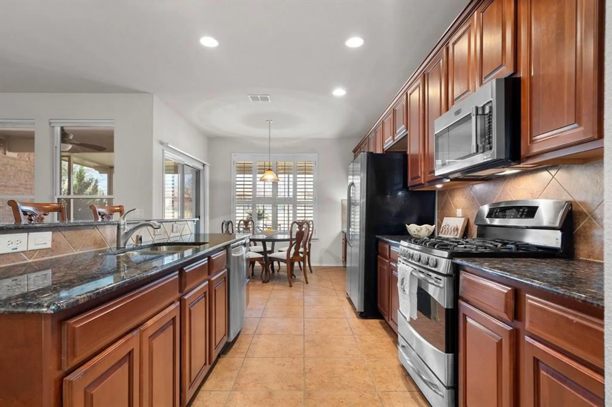 Property Slideshow image 21 of 39 | 942 carrington greens dr, Frisco, TX, 75036