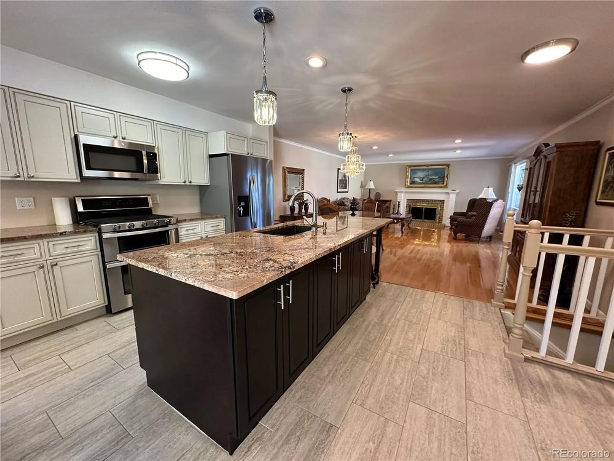 Property Slideshow image 2 of 4 | 7433 w cedar cir, Lakewood, CO, 80226