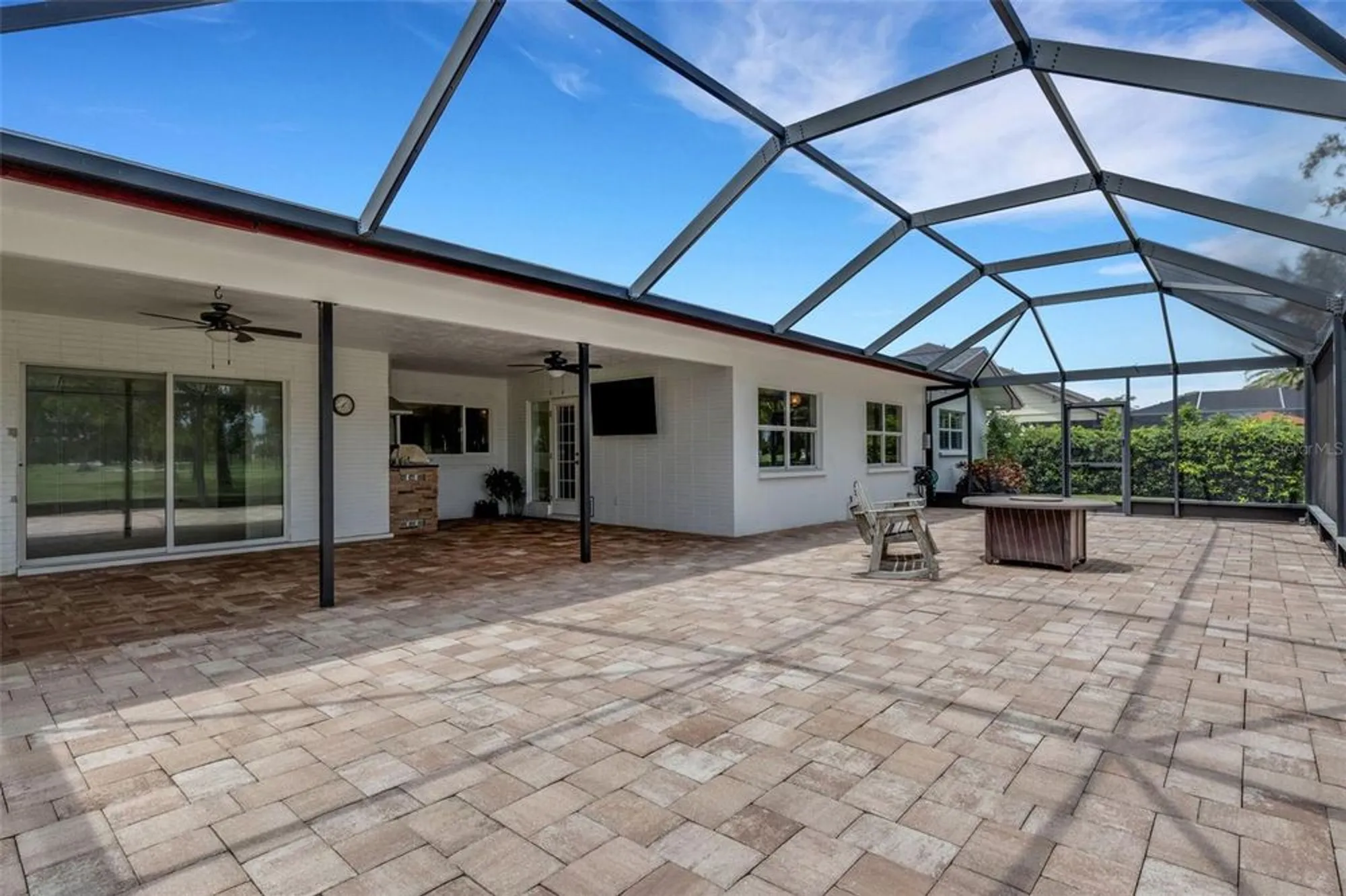 Property Slideshow image 8 of 33 | 5217 canterbury dr, Sarasota, FL, 34243