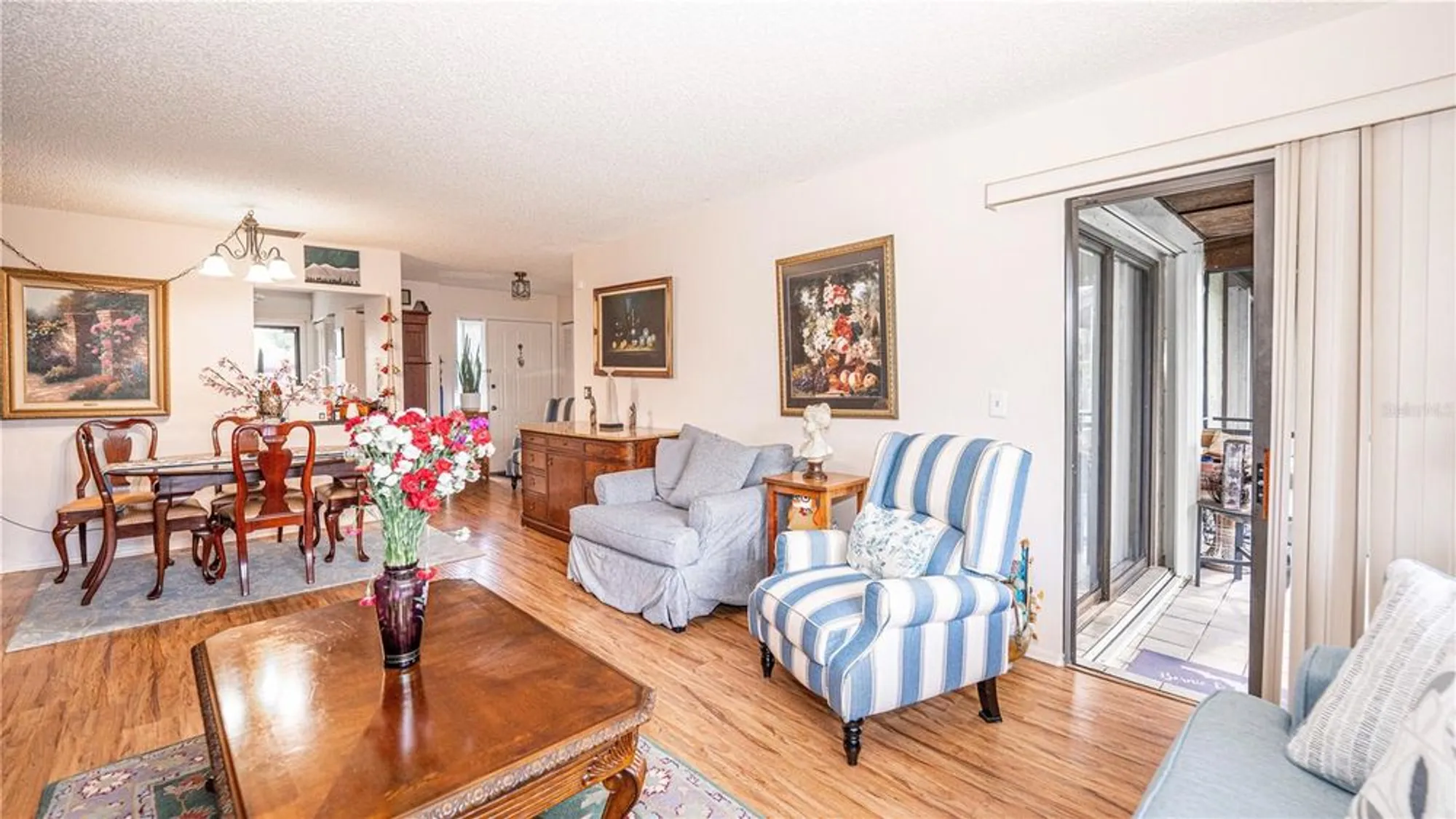 Property Slideshow image 13 of 38 | 272 beaver dam ct, Royal Palm Beach, FL, 33411