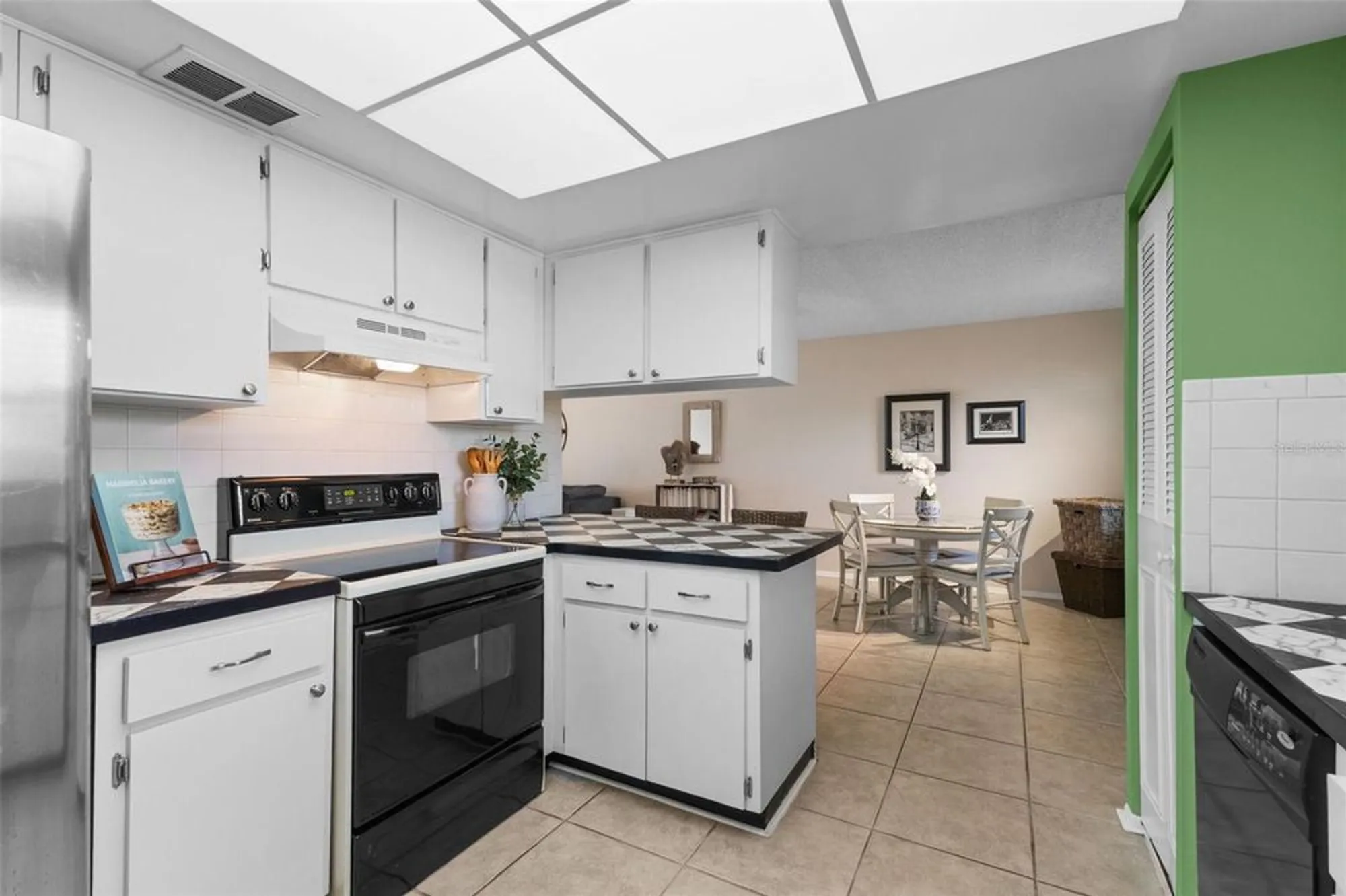 Property Slideshow image 16 of 49 | 1250 s pinellas ave apt 405, Tarpon Springs, FL, 34689