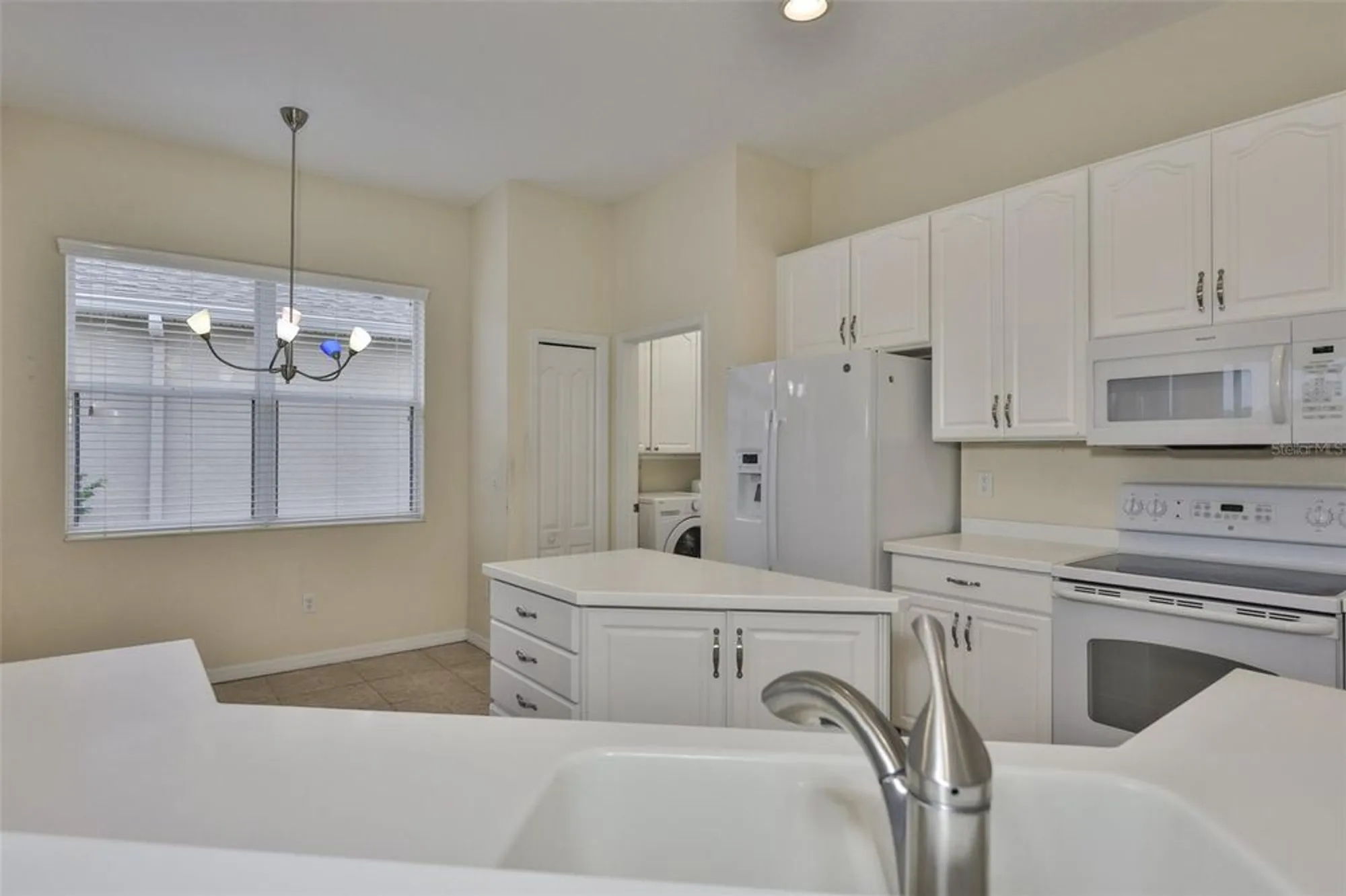 Property Slideshow image 11 of 41 | 1043 regal manor way, Sun City Center, FL, 33573