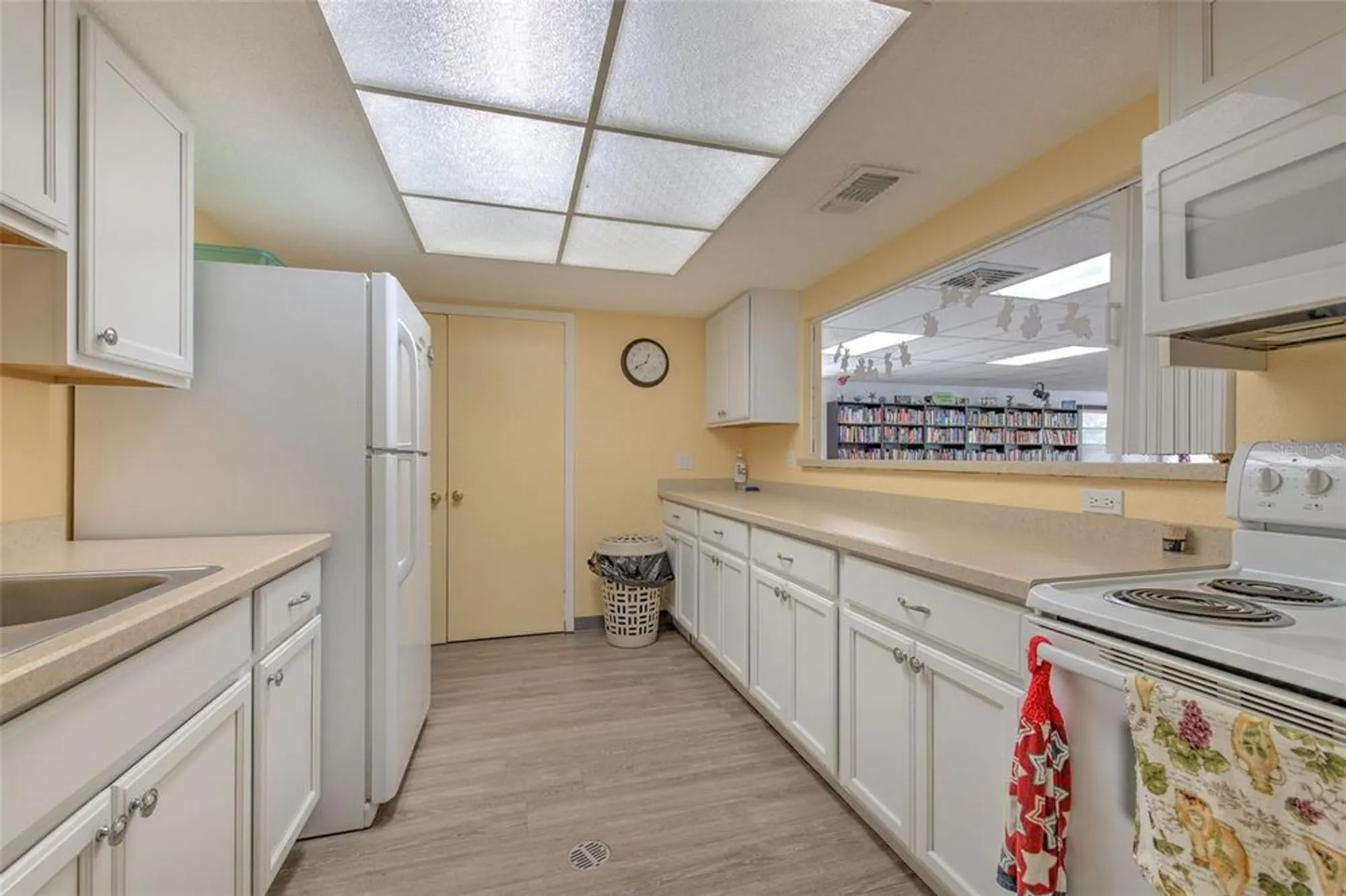 Property Slideshow image 31 of 35 | 3753 lake bayshore dr h305, Bradenton, FL, 34205