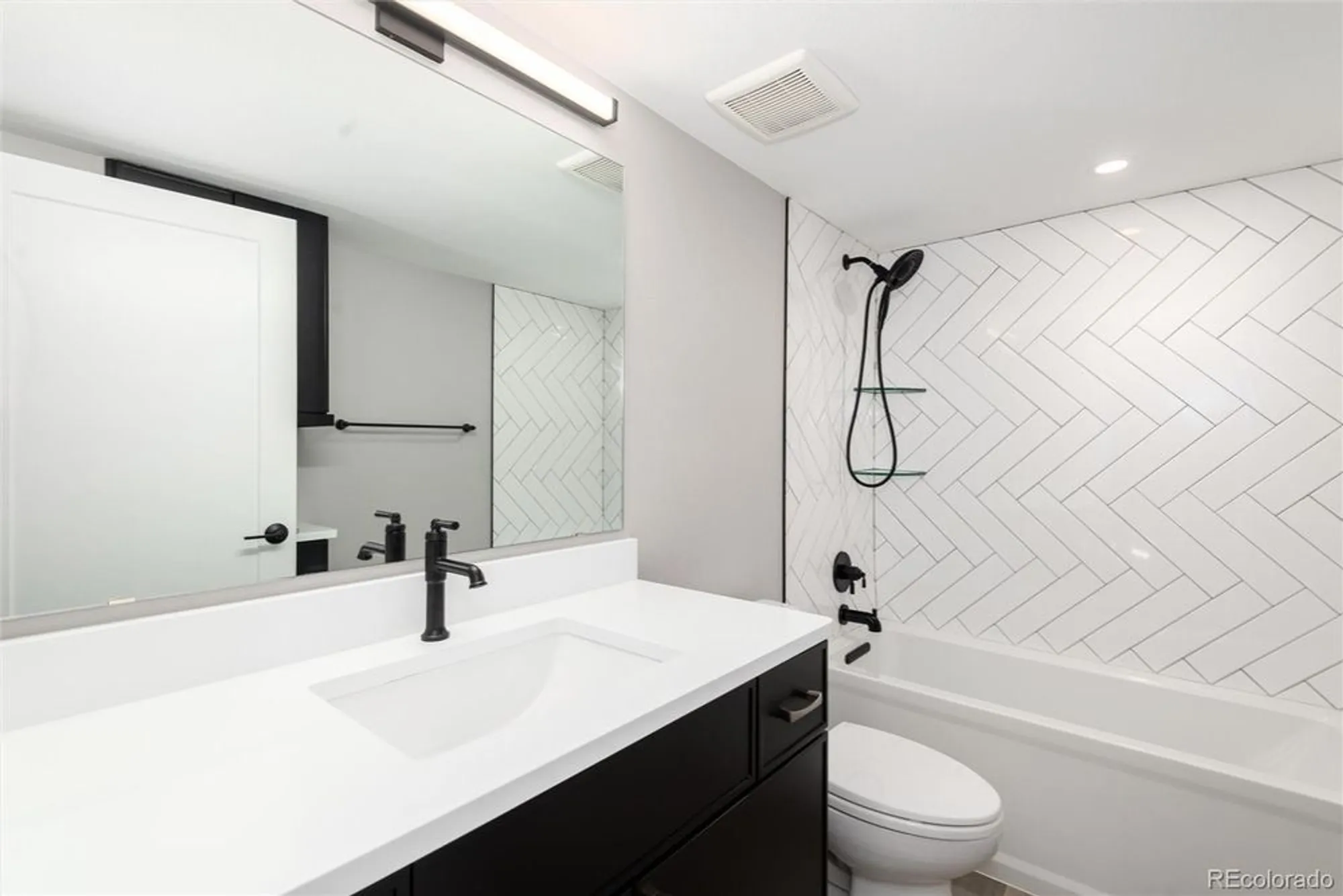 Property Slideshow image 16 of 30 | 13991 e marina dr 105, Aurora, CO, 80014