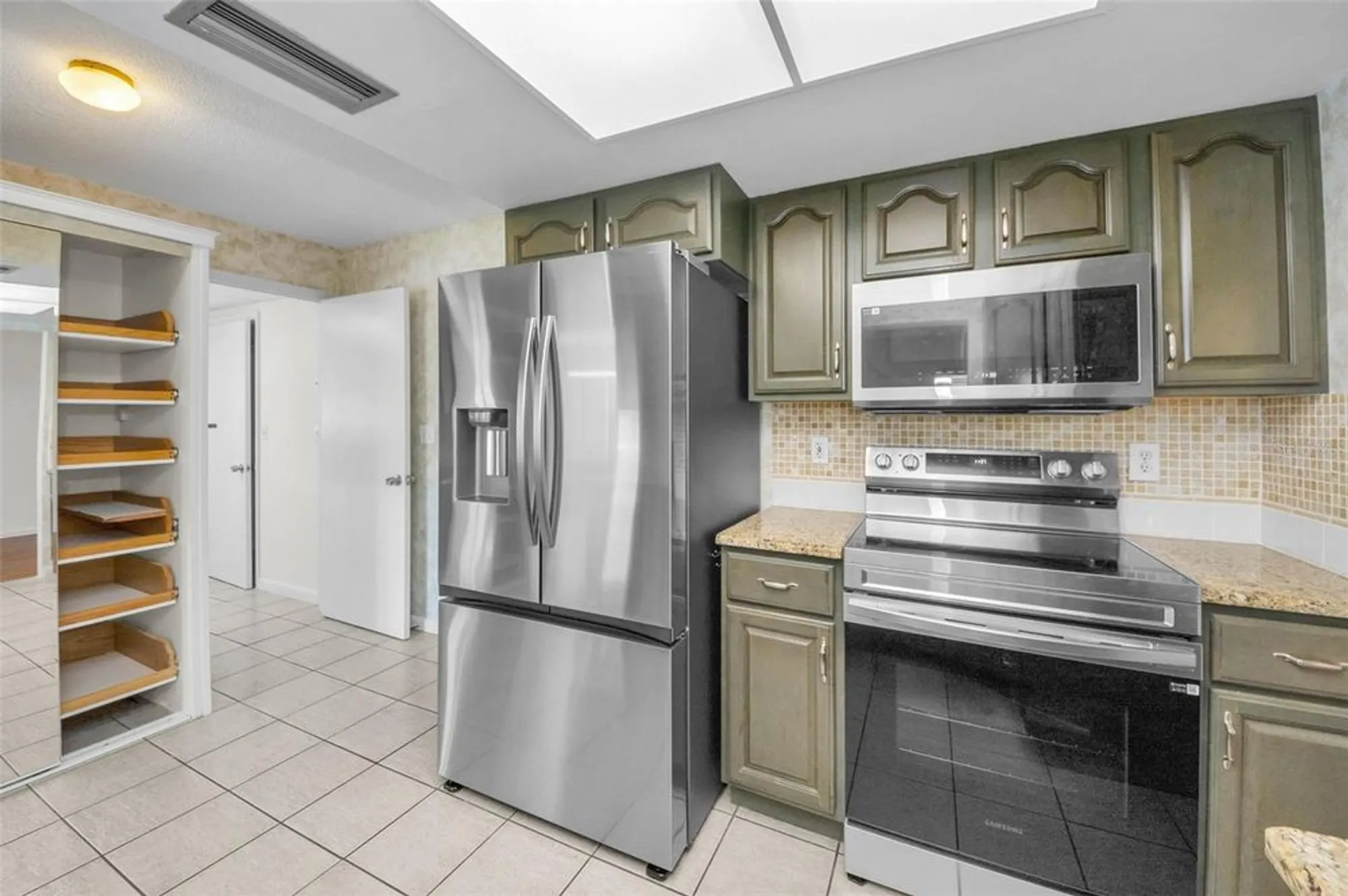 Property Slideshow image 24 of 66 | 14052 89th ave, Seminole, FL, 33776