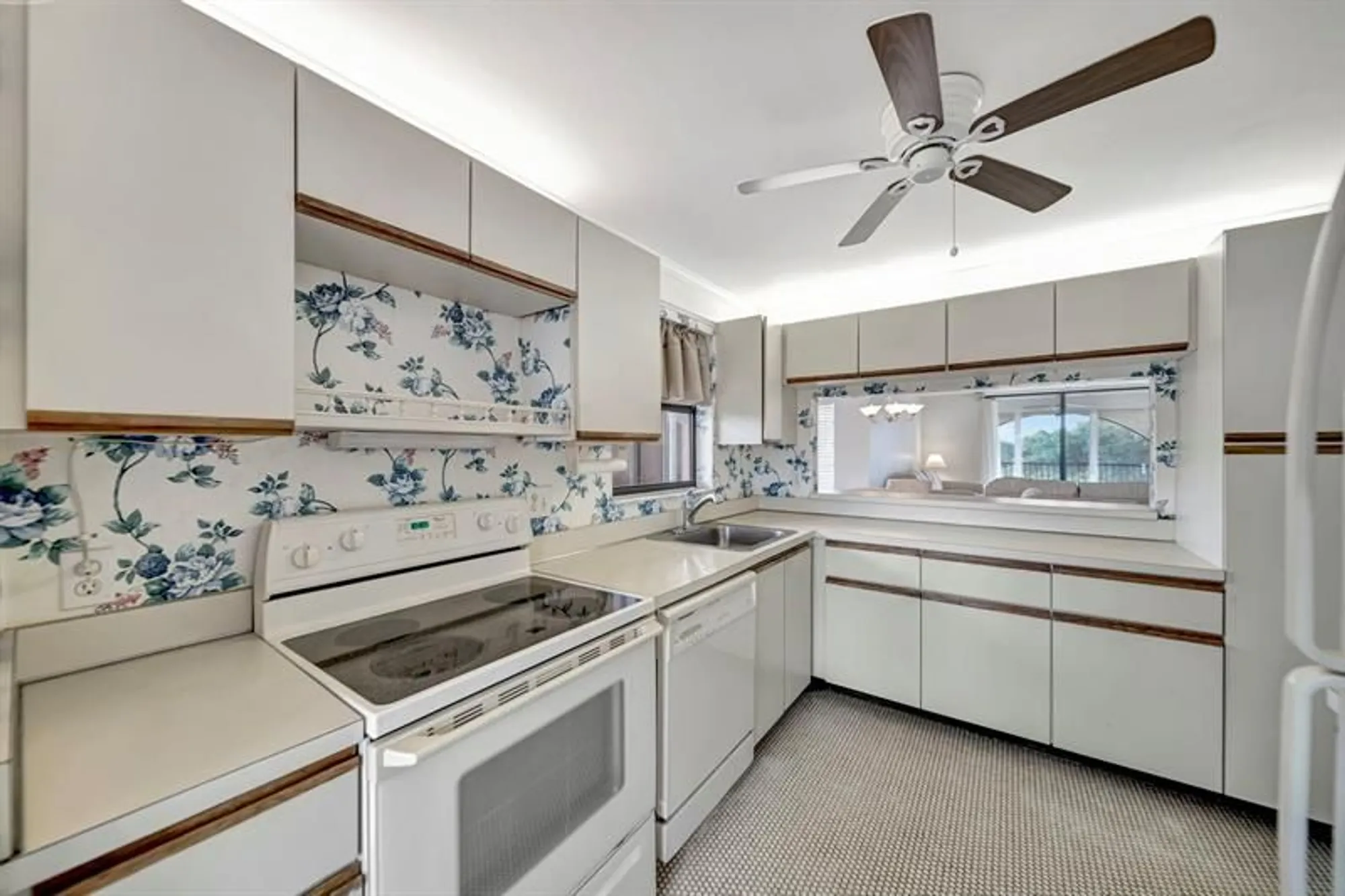 Property Slideshow image 14 of 61 | 3521 environ blvd b501, Lauderhill, FL, 33319