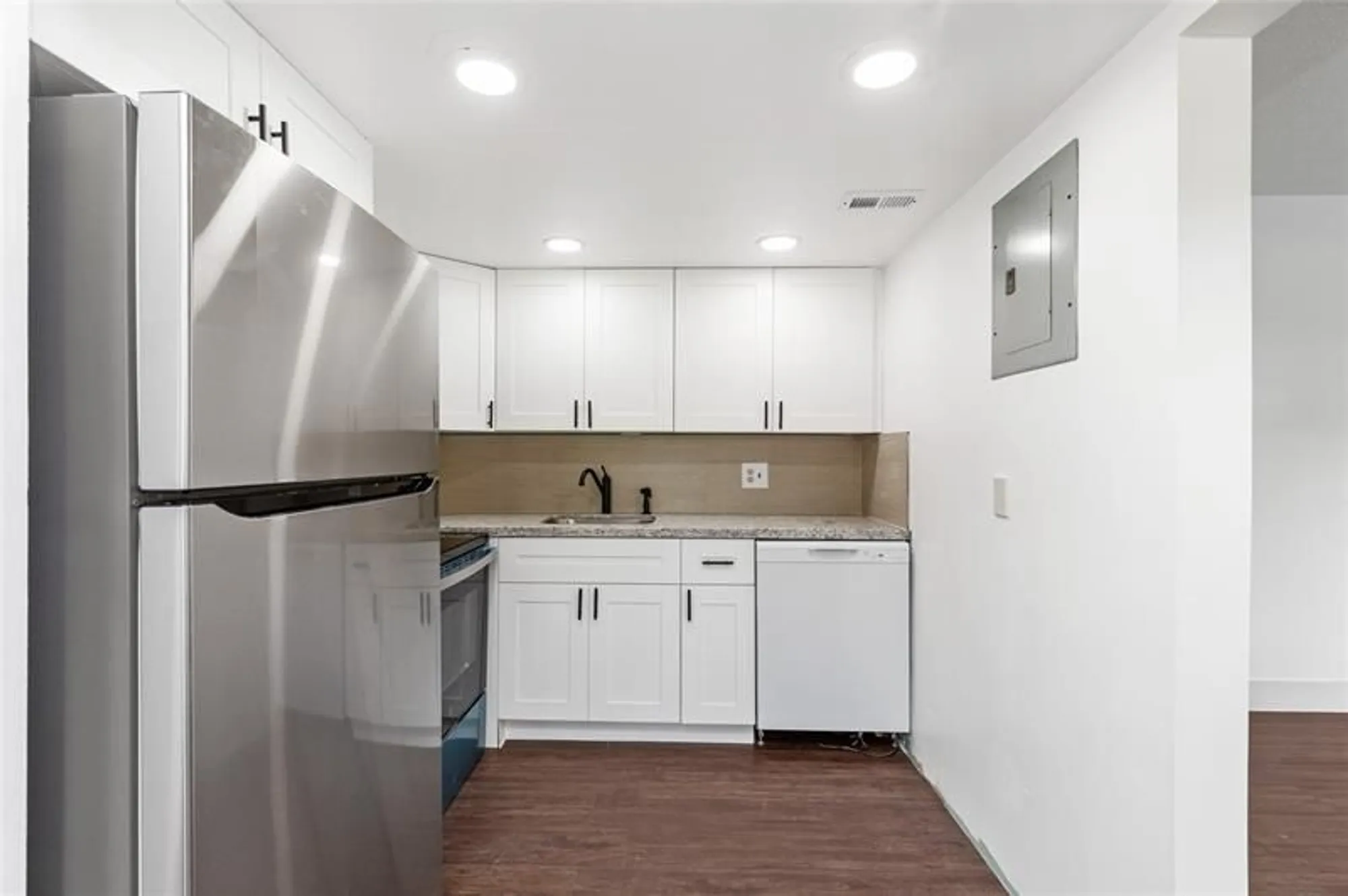 Property Slideshow image 13 of 39 | 3081 nw 47th ter 107, Lauderdale Lakes, FL, 33313