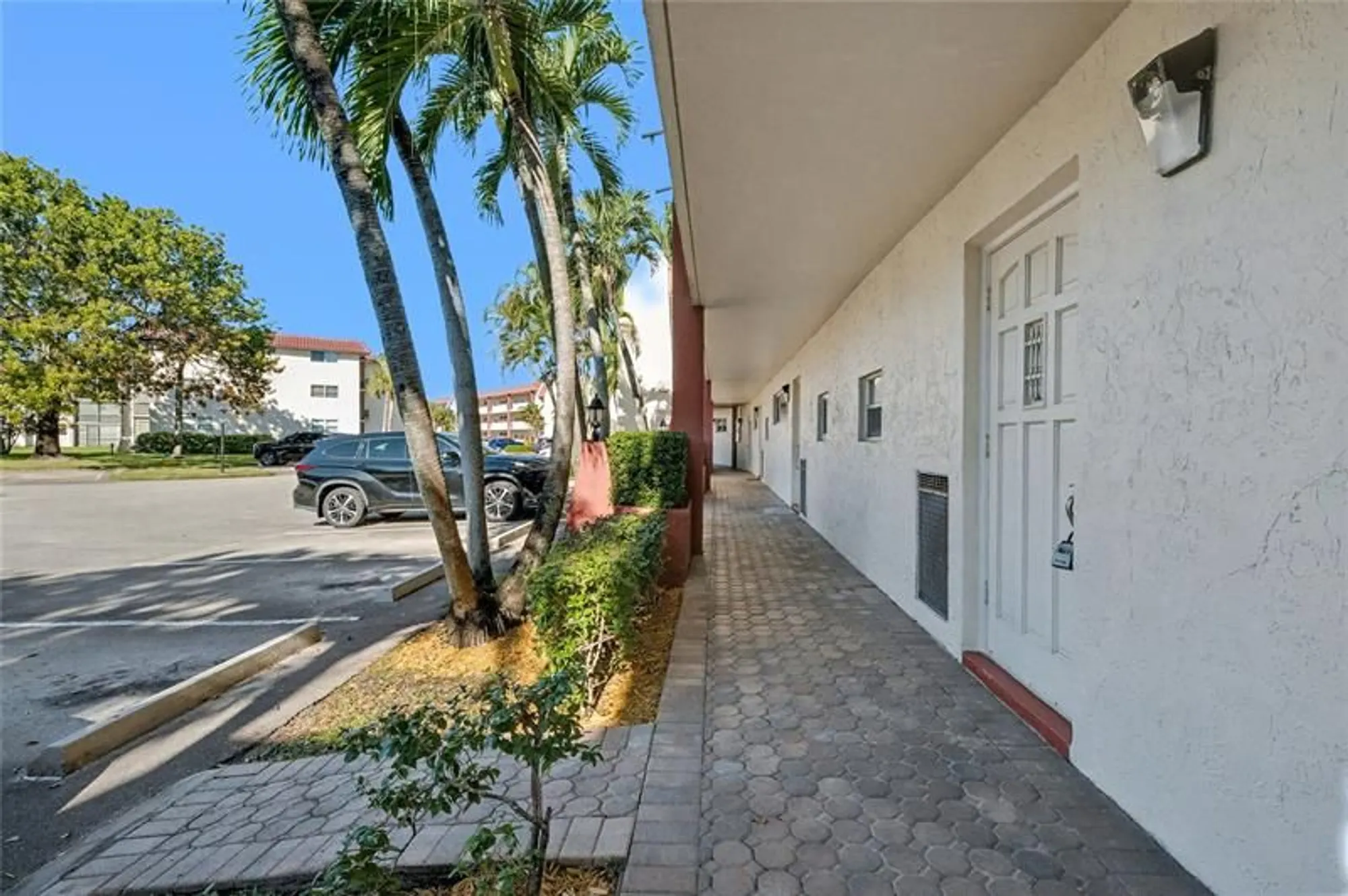 Property Slideshow image 19 of 56 | 9320 s hollybrook lake dr 103, Pembroke Pines, FL, 33025