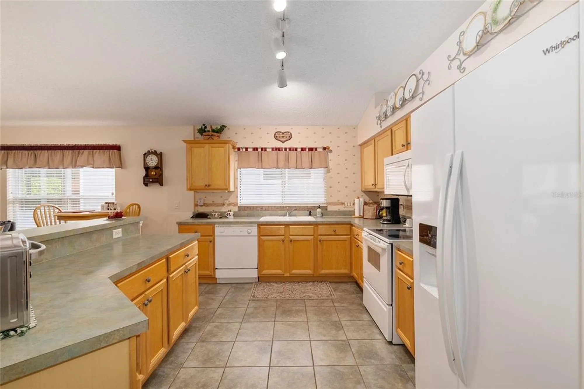 Property Slideshow image 14 of 37 | 24817 cranes roost cir, Leesburg, FL, 34748